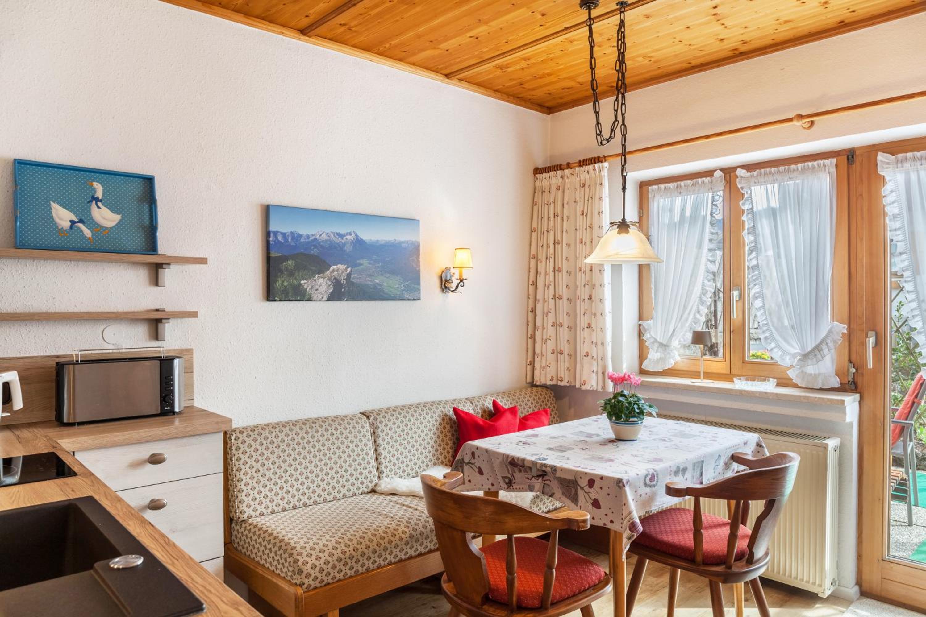 One-Bedroom Apartment with Garden View photo 2