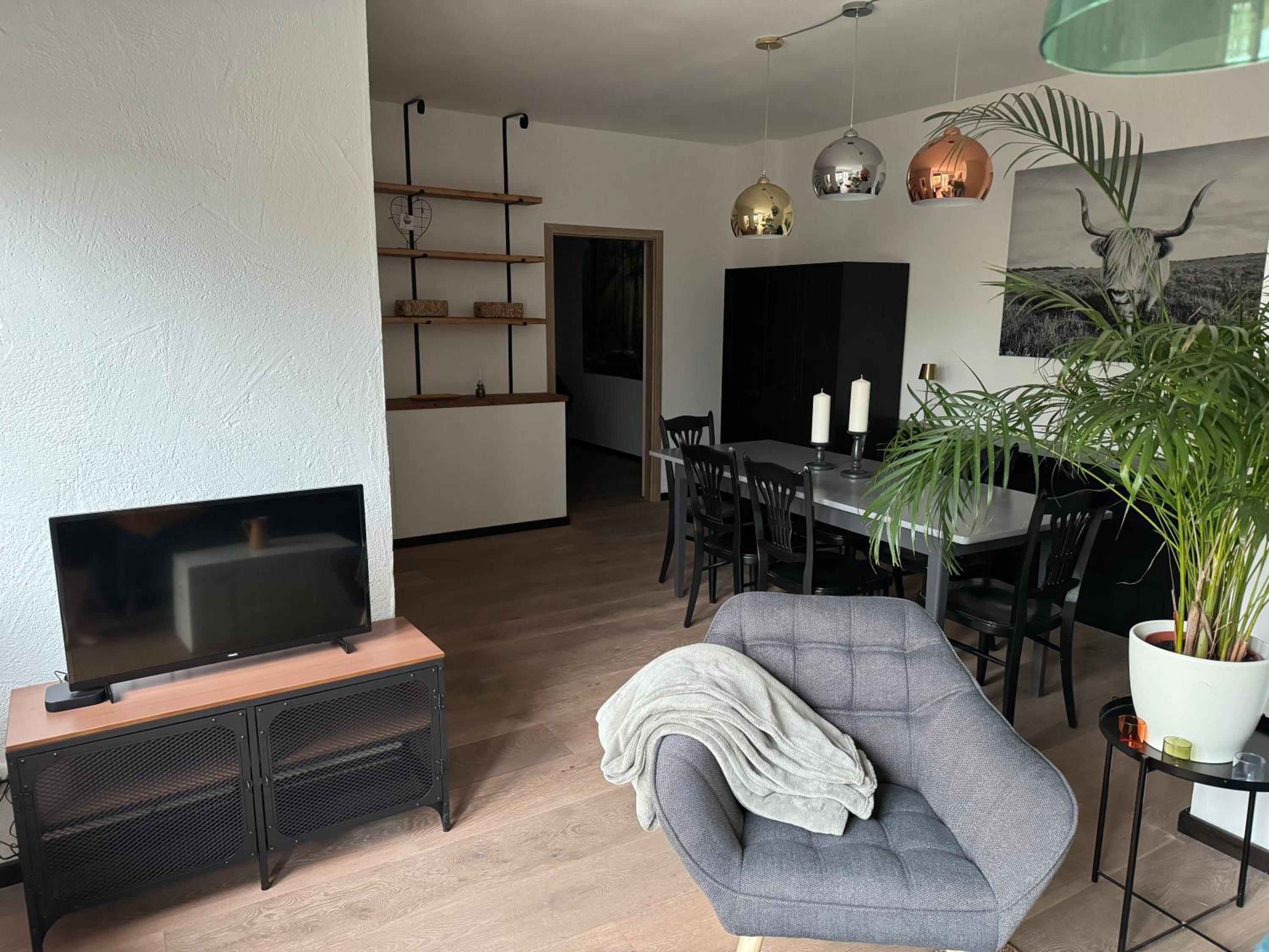 One-Bedroom Apartment photo 1