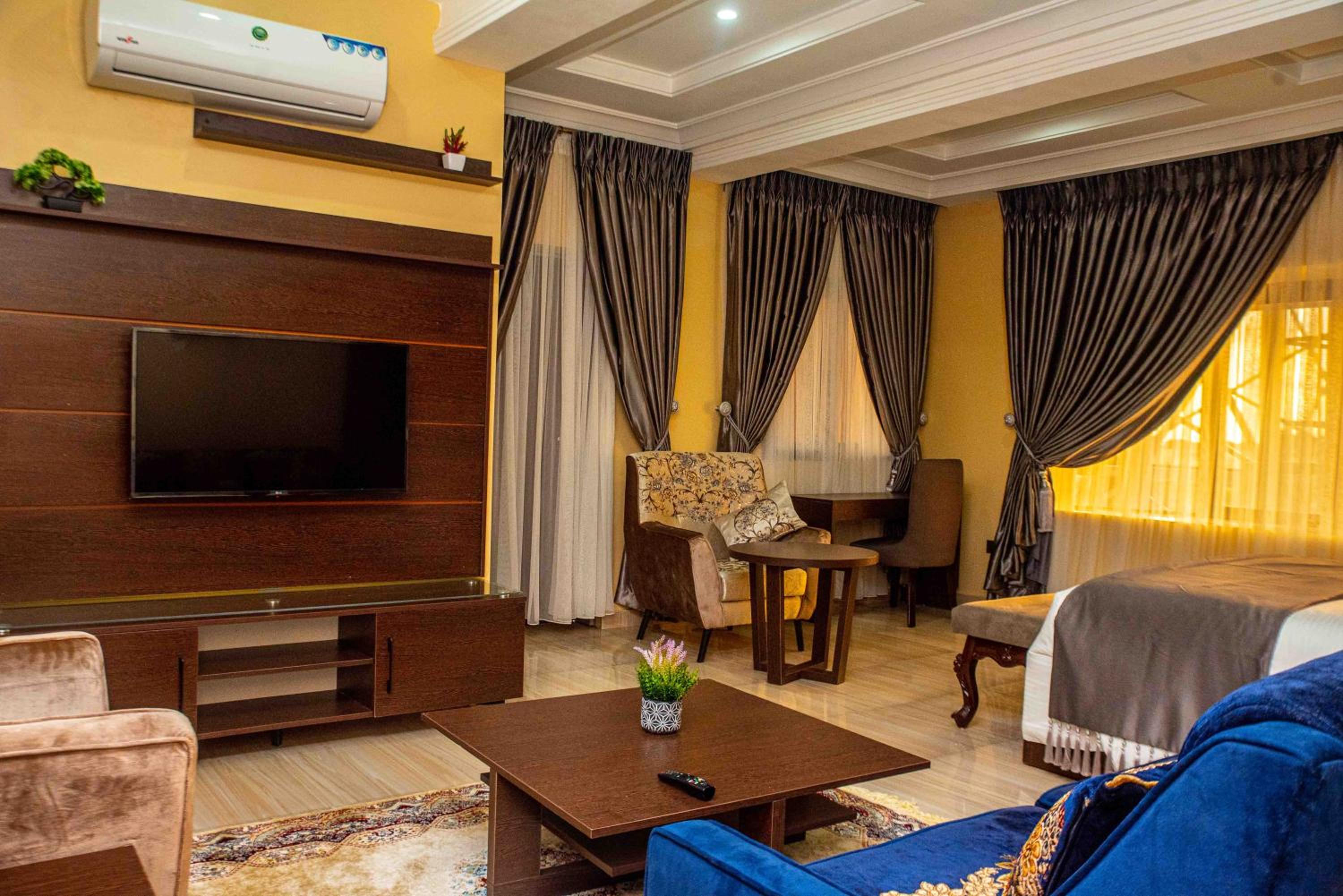 Suite With Mountain View