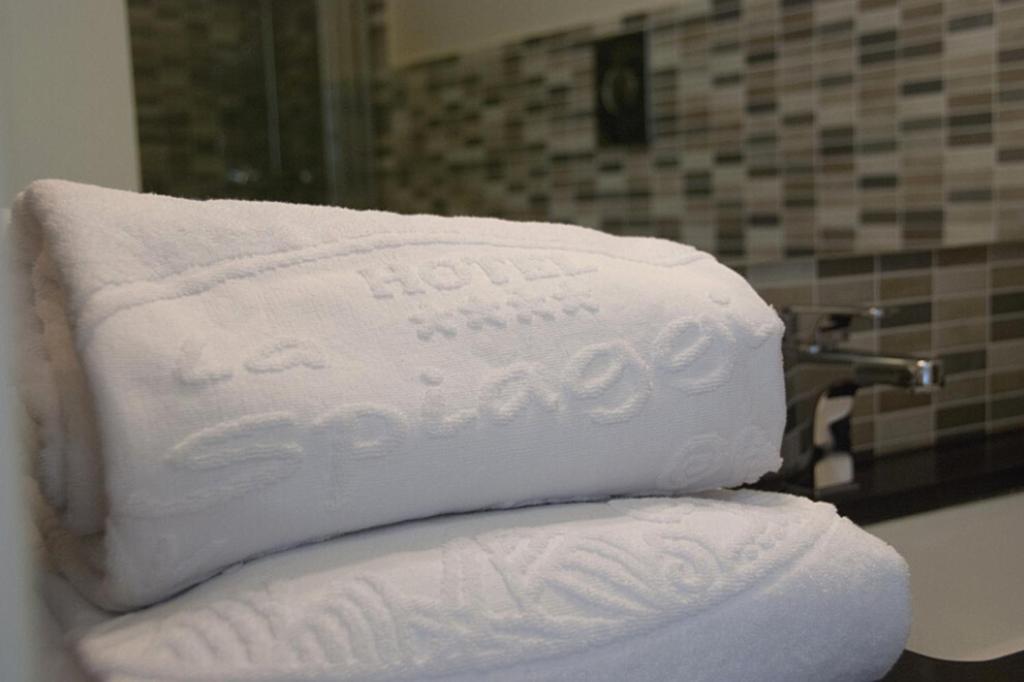 Queen Room - Disability Access photo 2