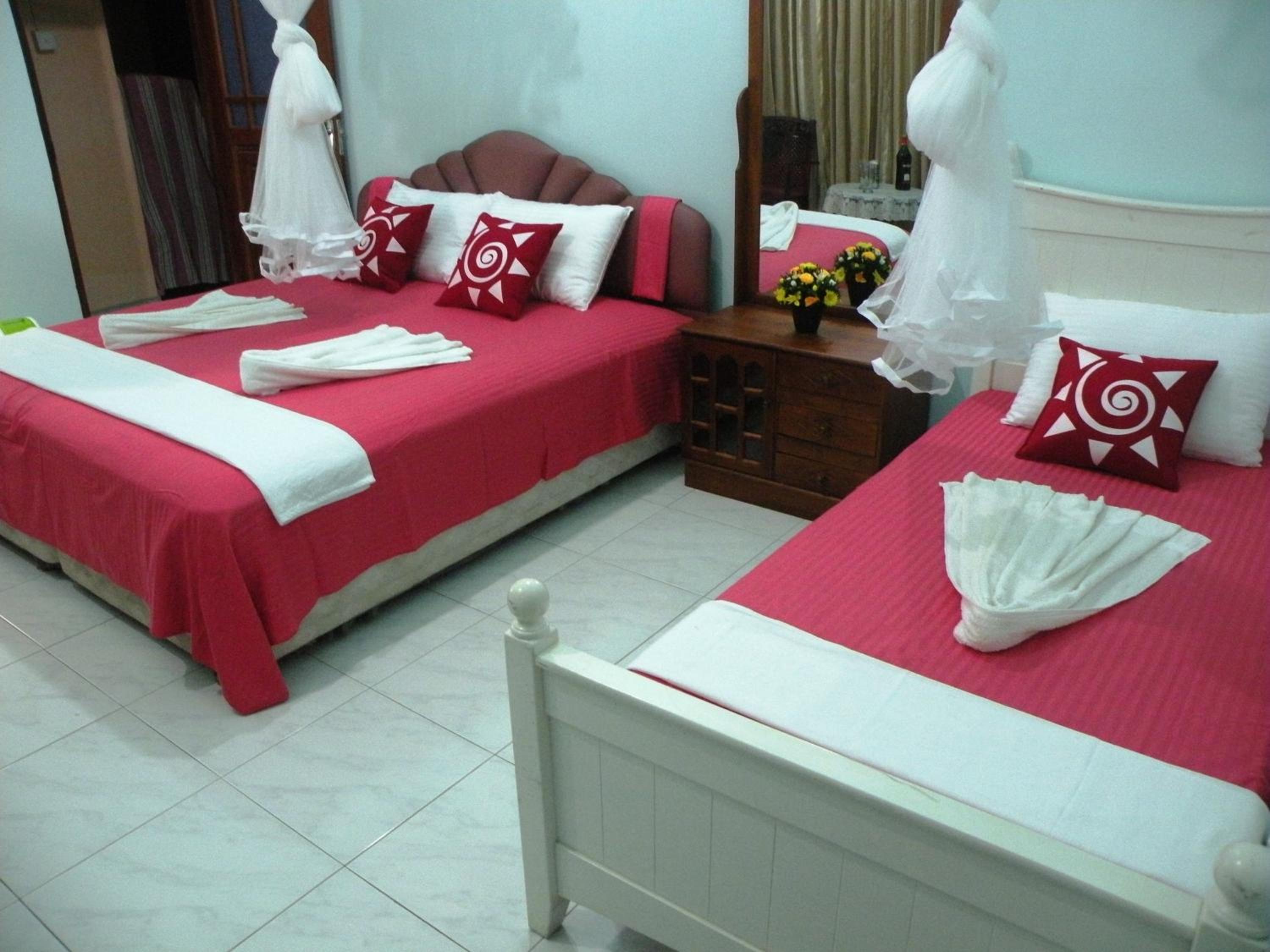 Premium Double or Twin Room with Private Bathroom and AC photo 2