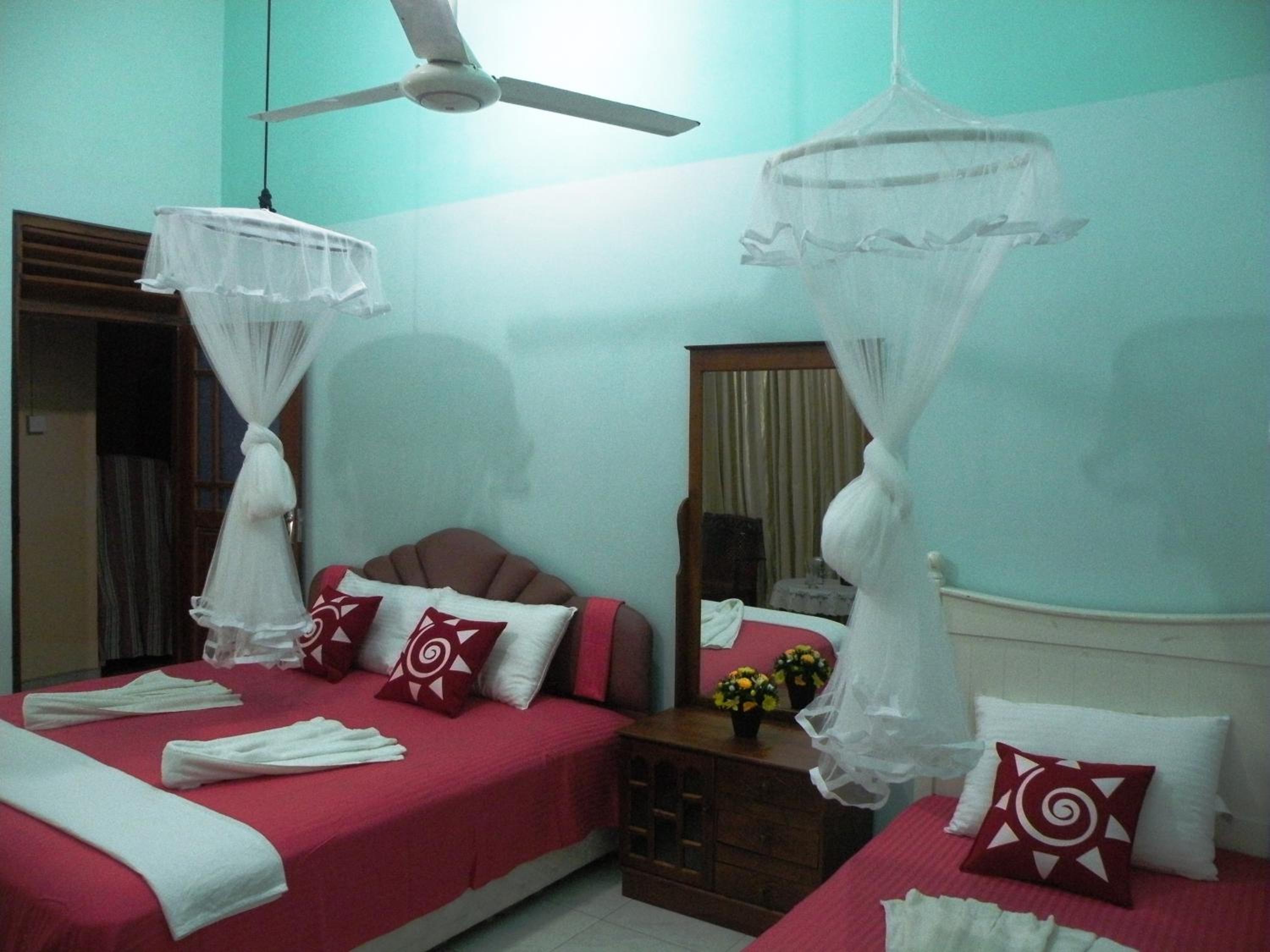 Premium Double or Twin Room with Private Bathroom and AC photo 3