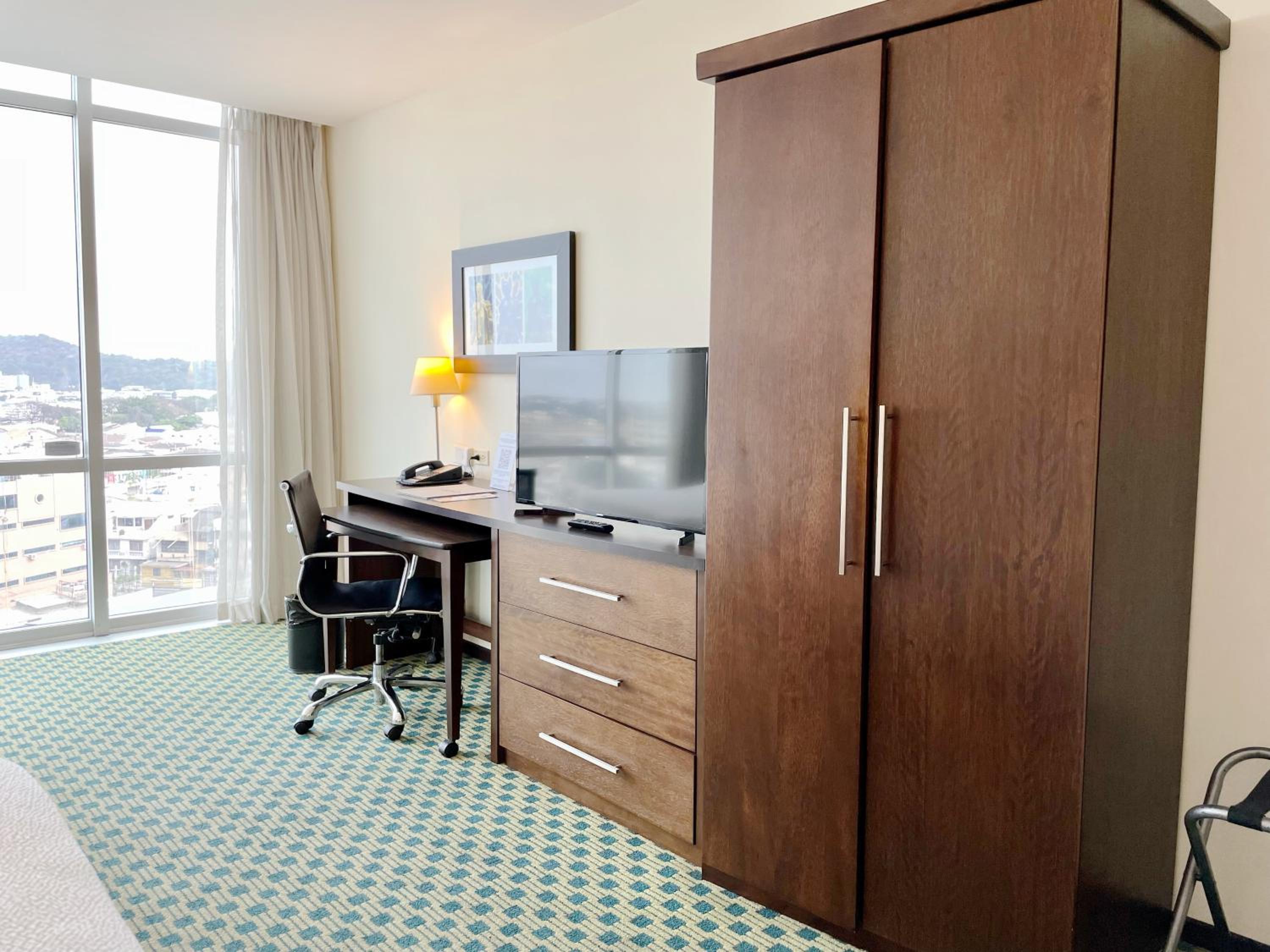 Queen Room with Two Queen Beds - Photo 3