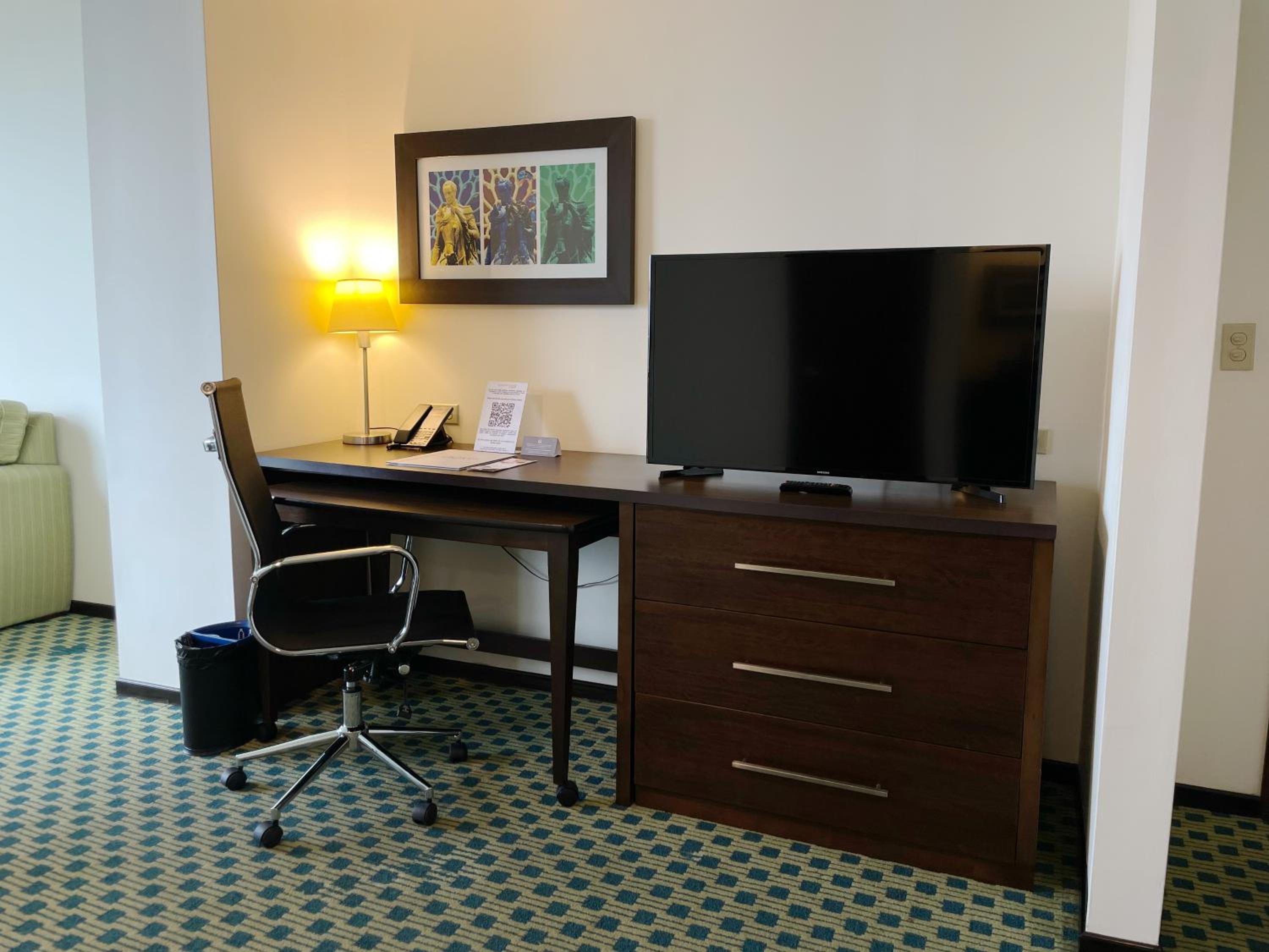 Junior King Suite with City View