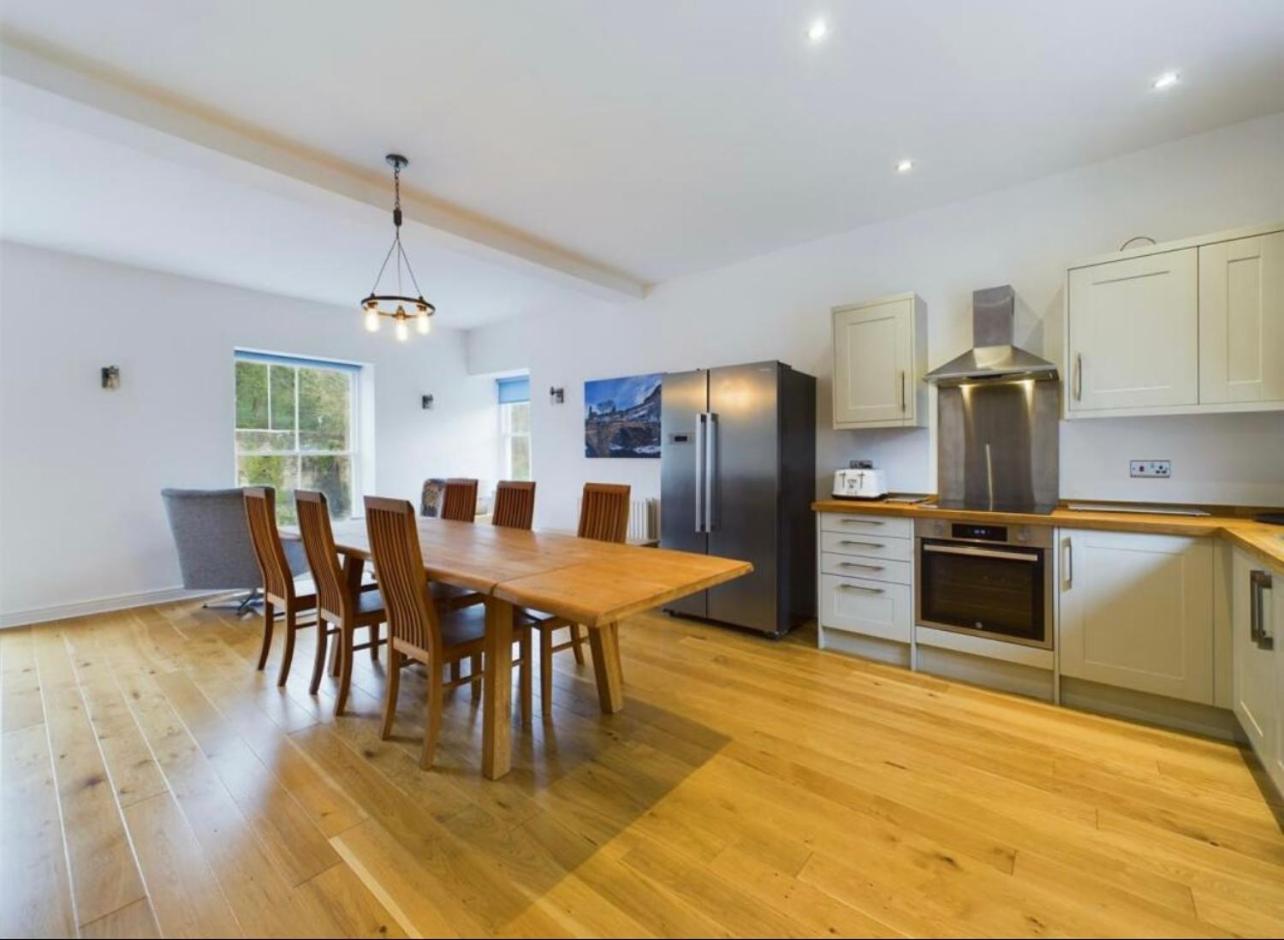 Three-Bedroom House photo 2