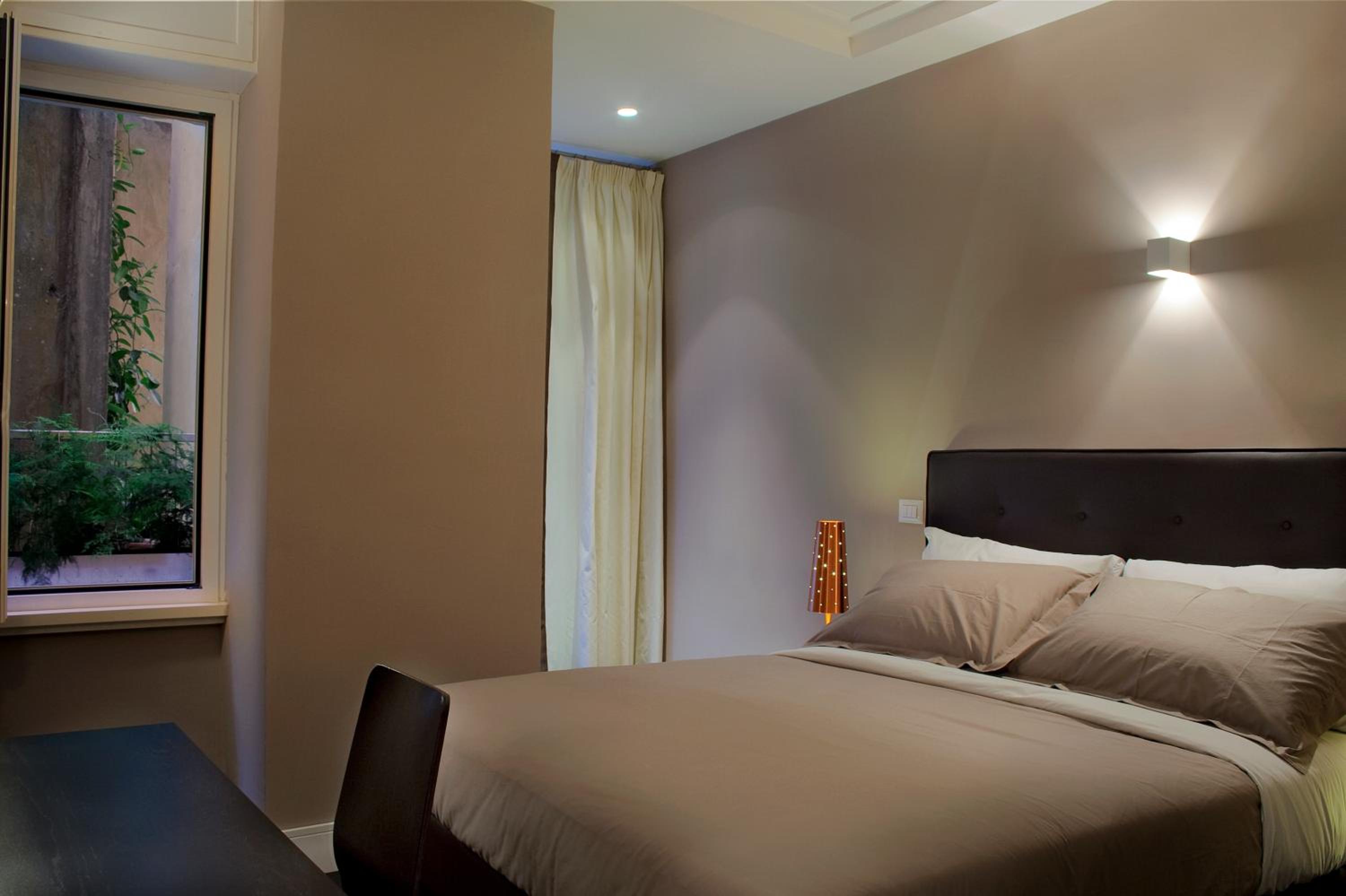 Deluxe Double Room with Balcony photo 2