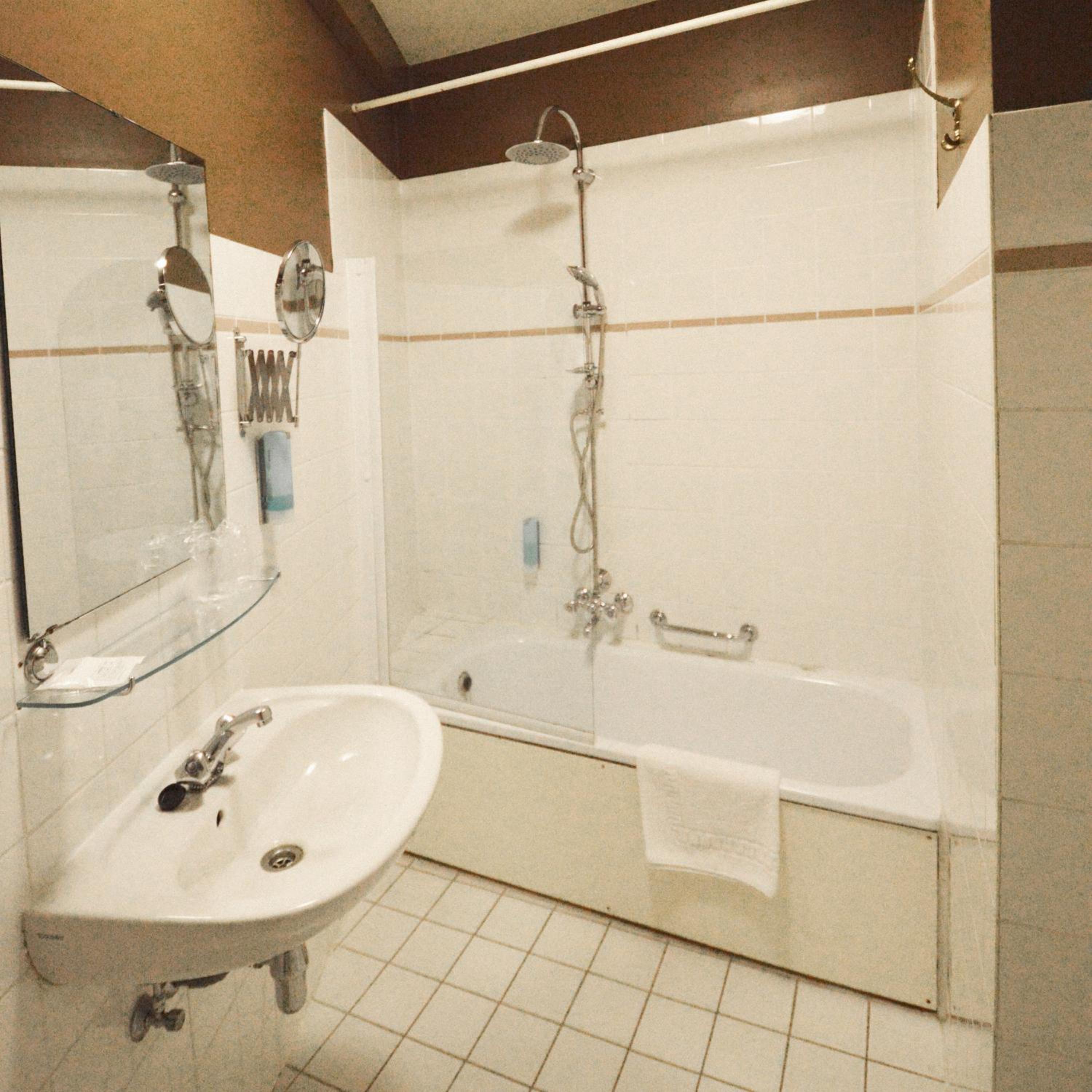 Standard Twin Room photo 2