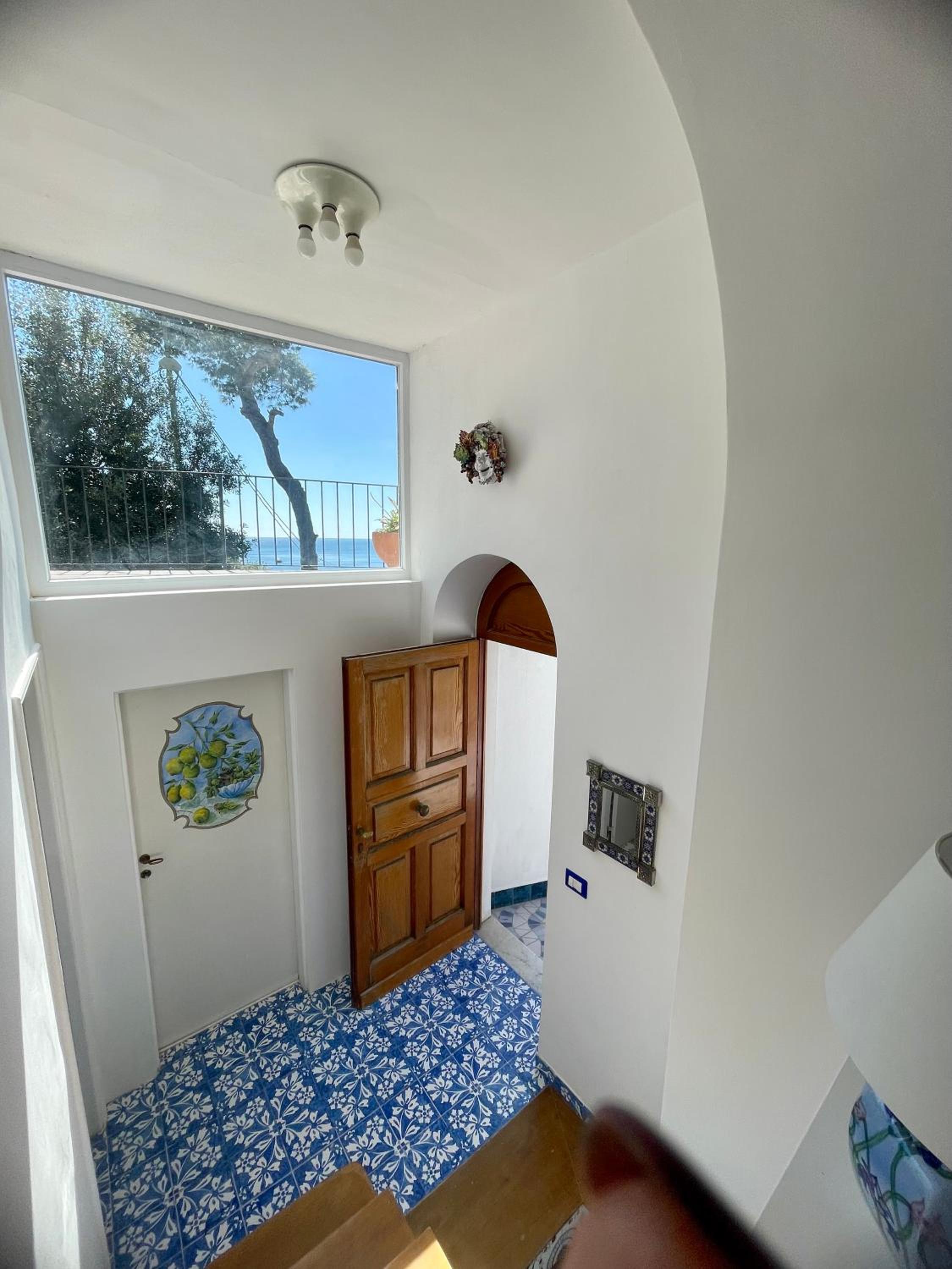 Two-Bedroom Apartment with Terrace and Sea View - Photo 33