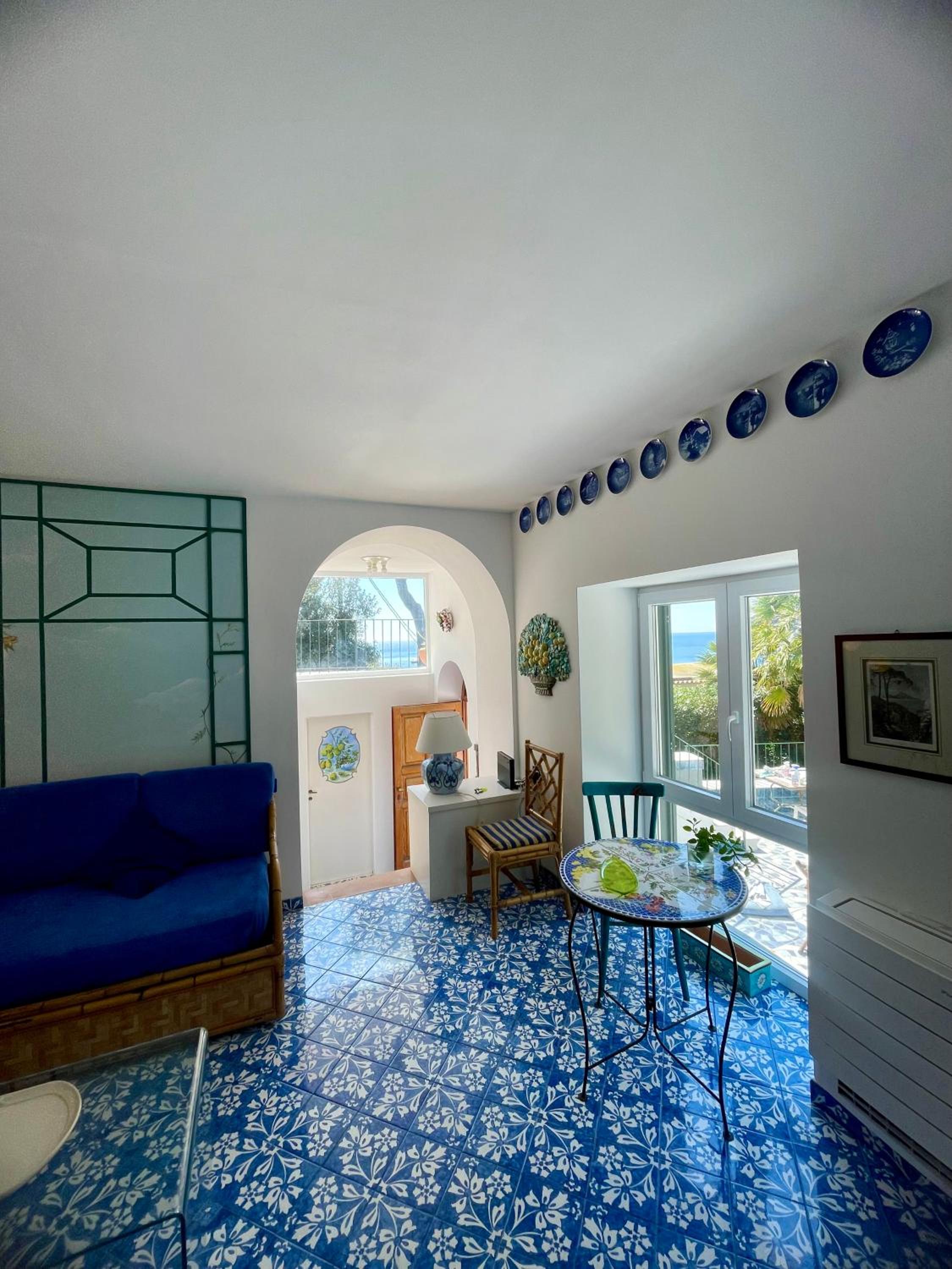 Two-Bedroom Apartment with Terrace and Sea View - Photo 34