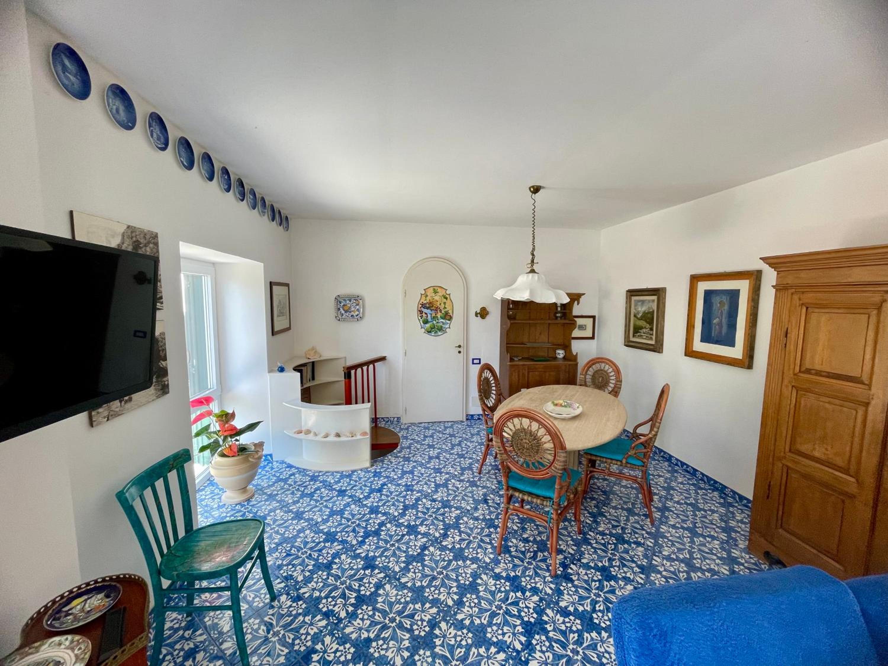 Two-Bedroom Apartment with Terrace and Sea View - Photo 35