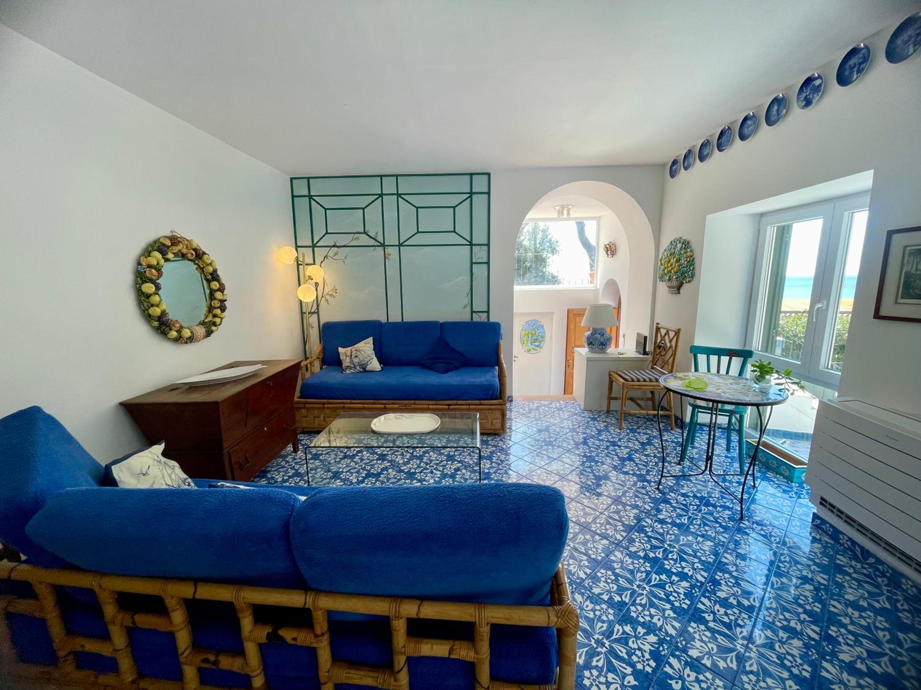 Two-Bedroom Apartment with Terrace and Sea View - Photo 37