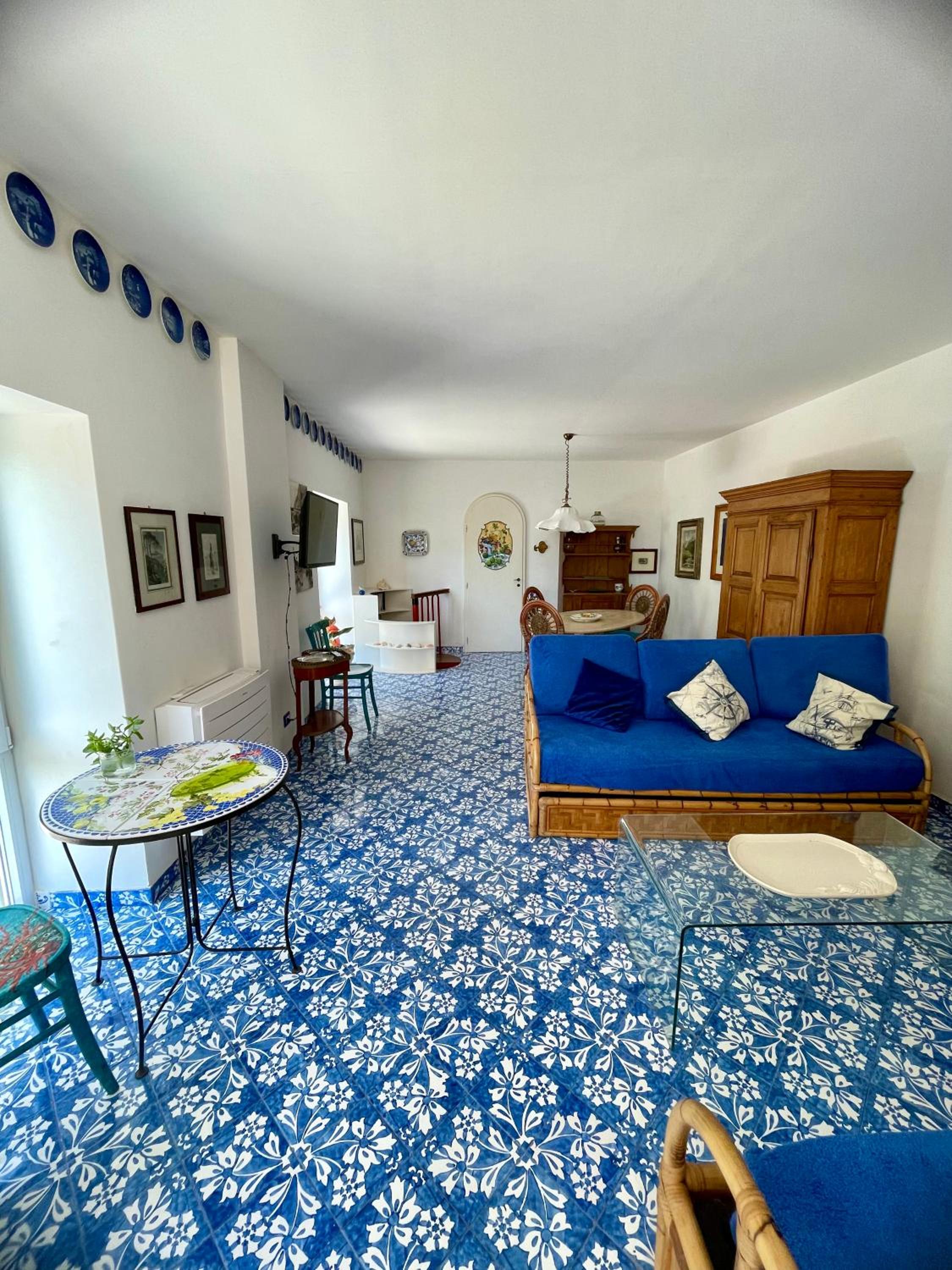 Two-Bedroom Apartment with Terrace and Sea View - Photo 38