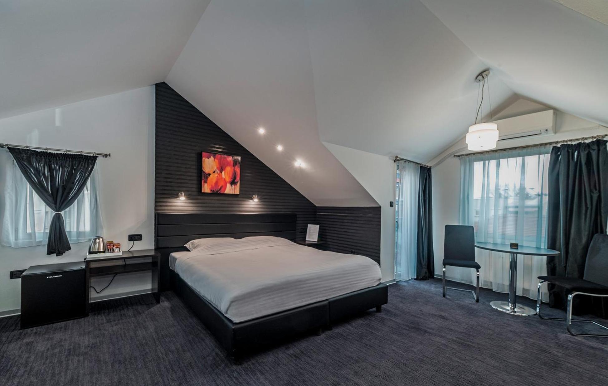 Deluxe Double or Twin Room - Photo 2