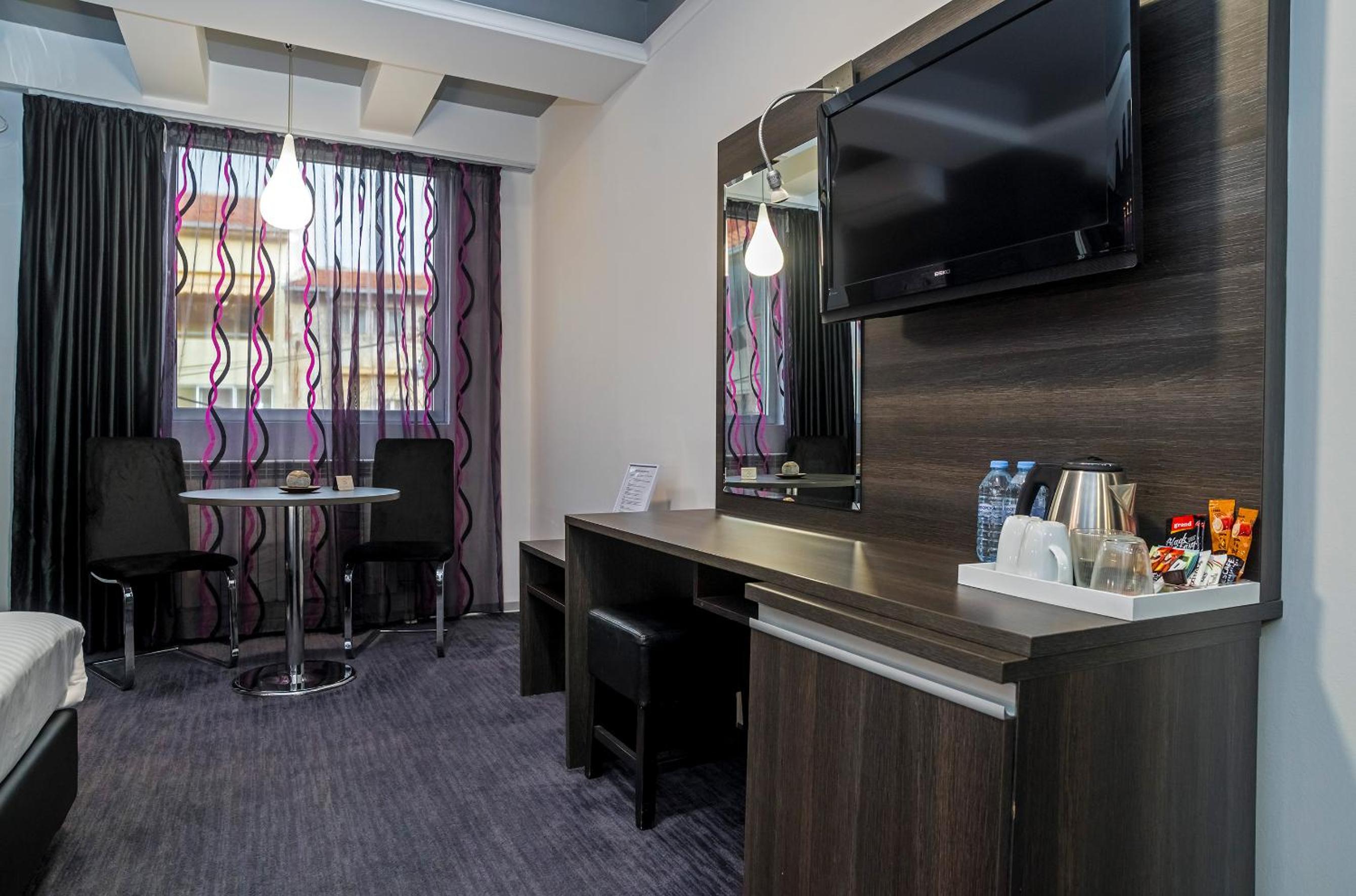 Deluxe Double or Twin Room - Photo 6