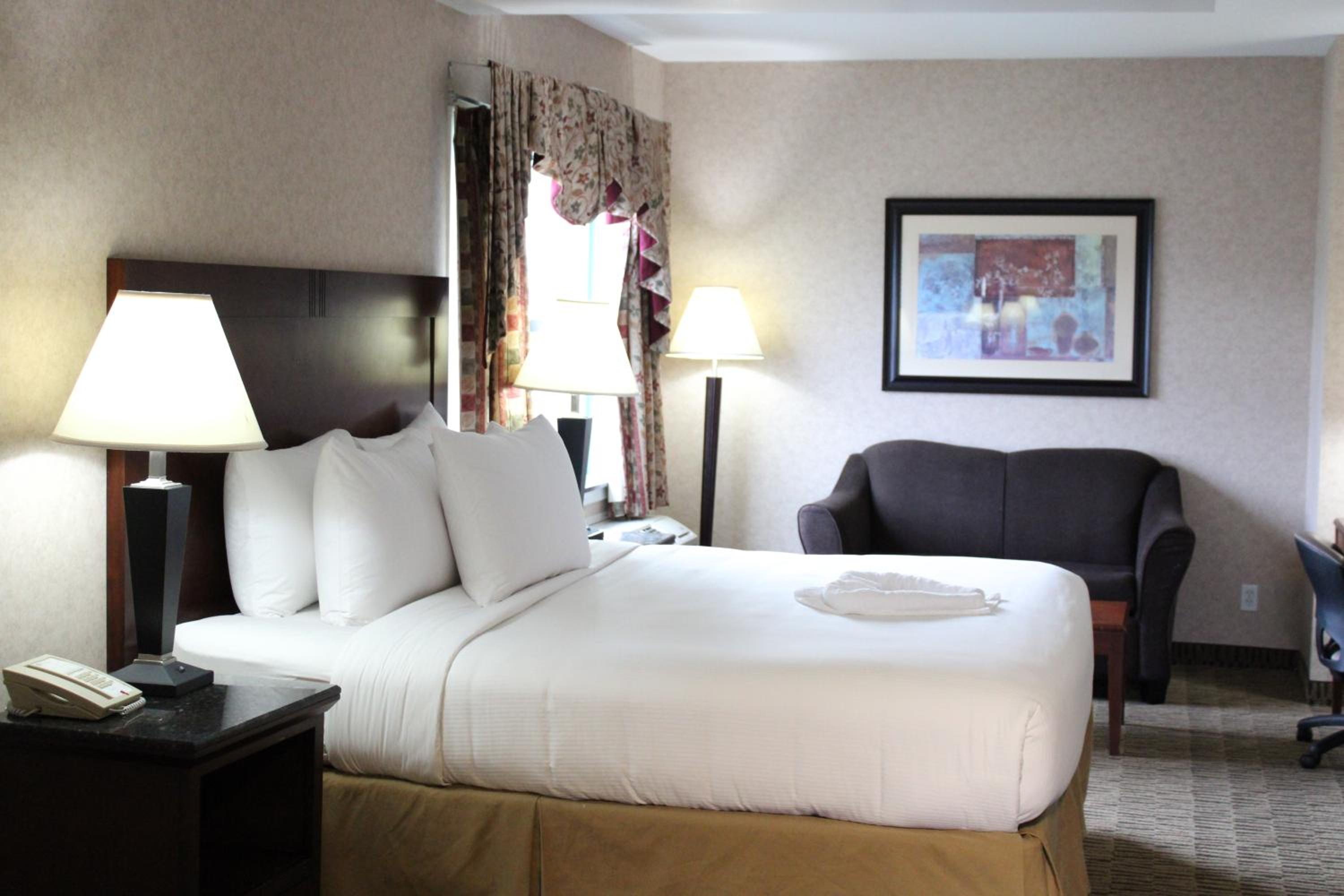 King Room with Spa Bath - Photo 3