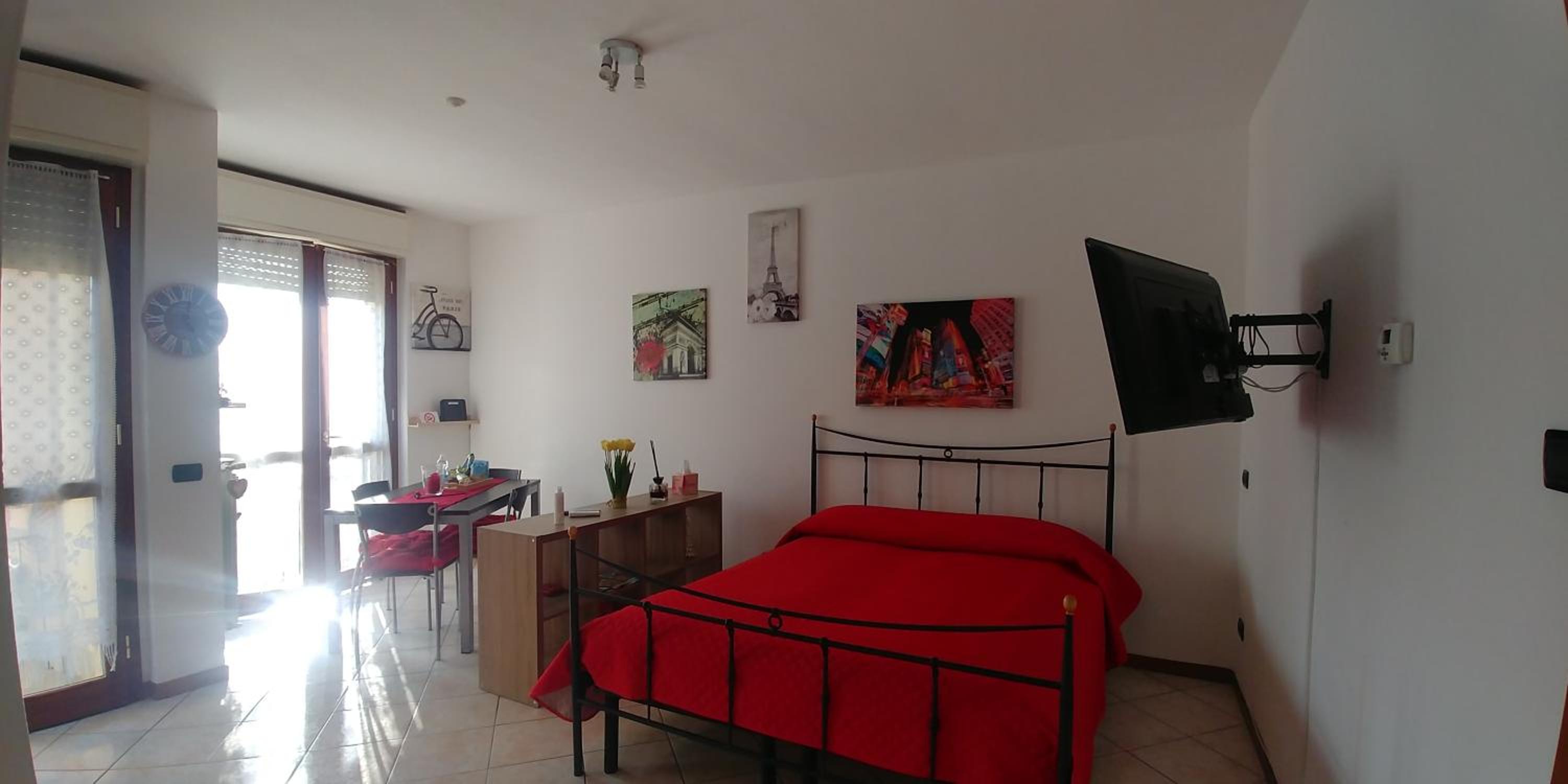 One-Bedroom Apartment photo 1