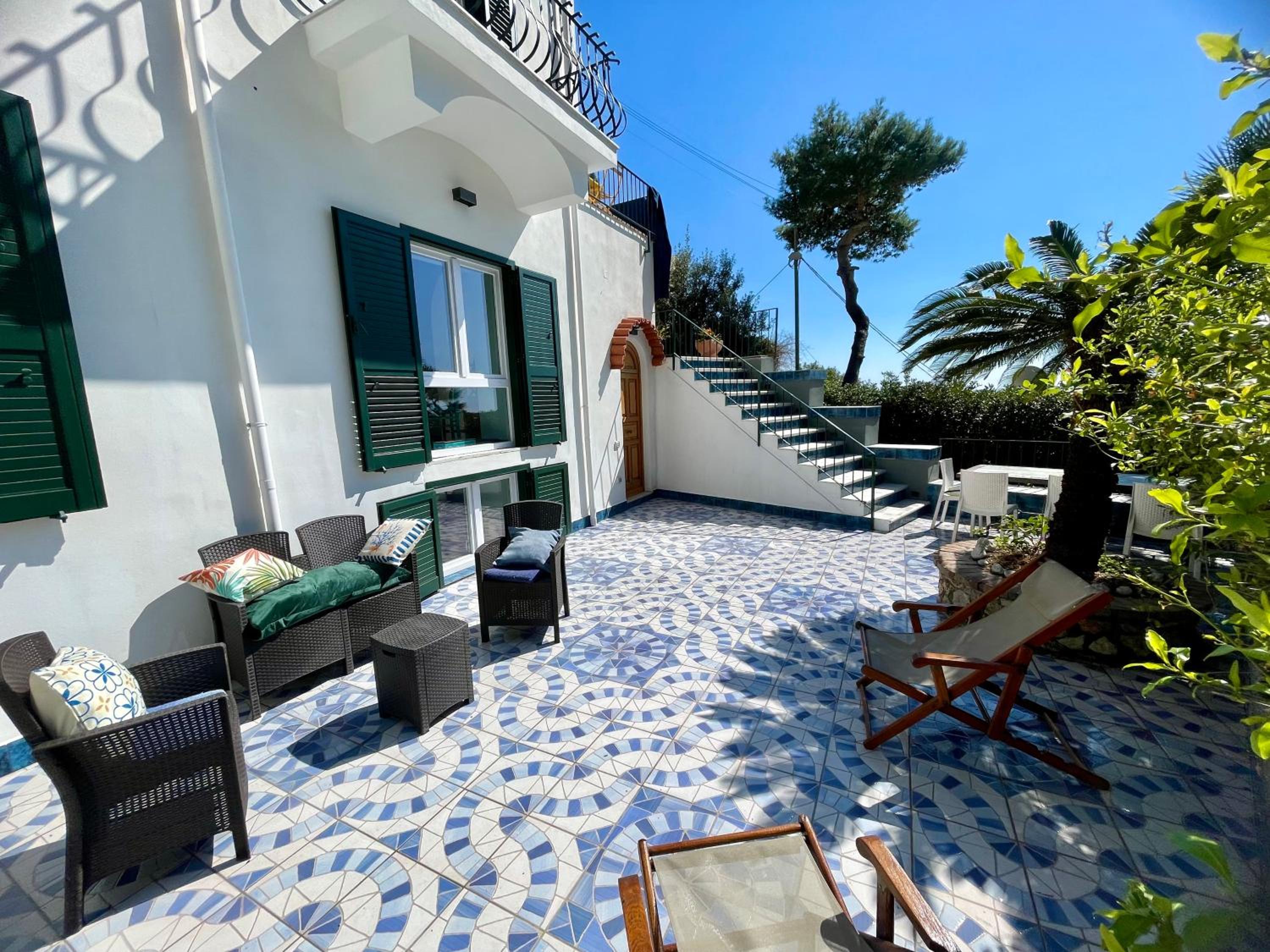 Two-Bedroom Apartment with Terrace and Sea View - Photo 9