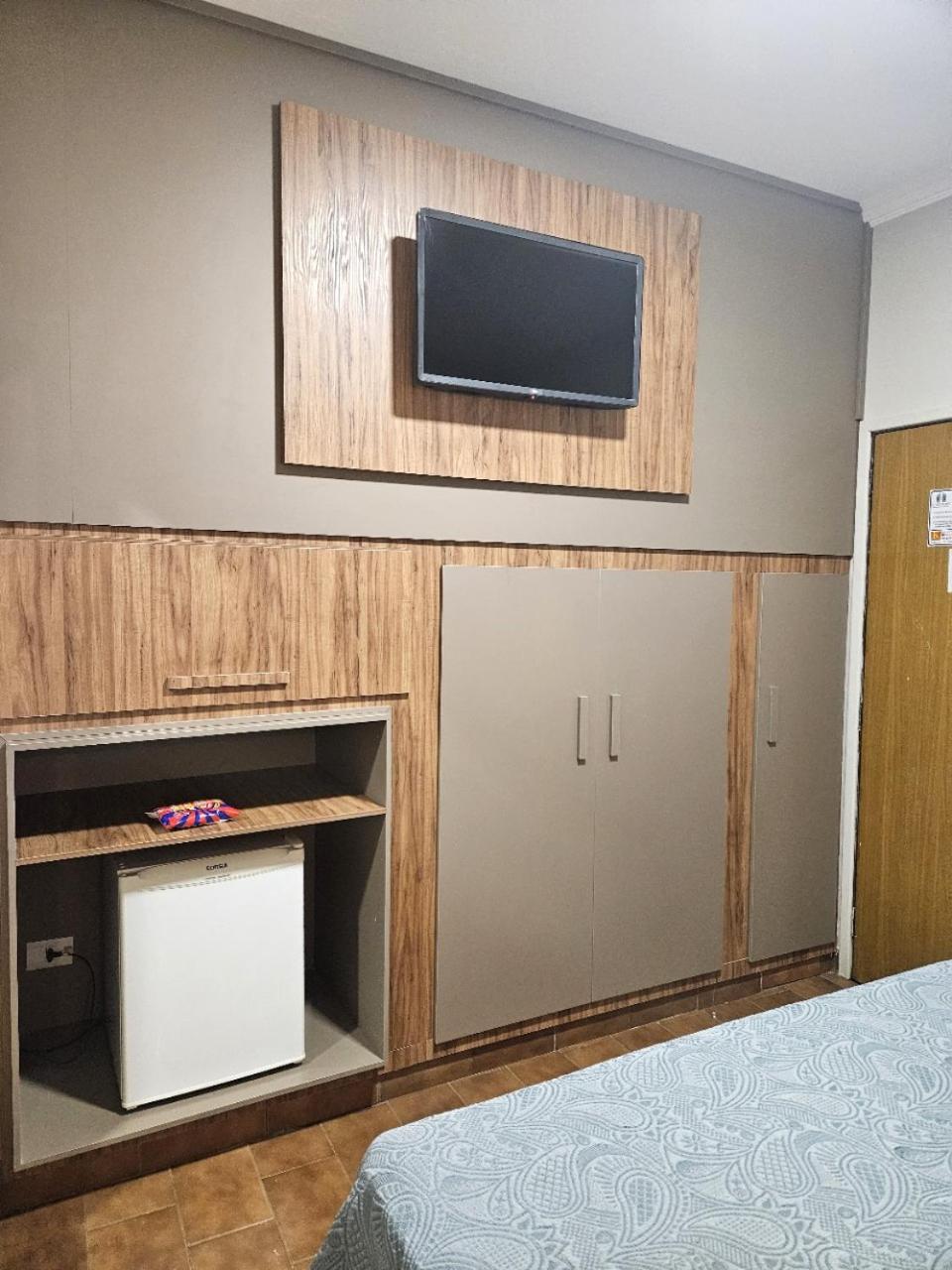 Deluxe King Suite photo 3