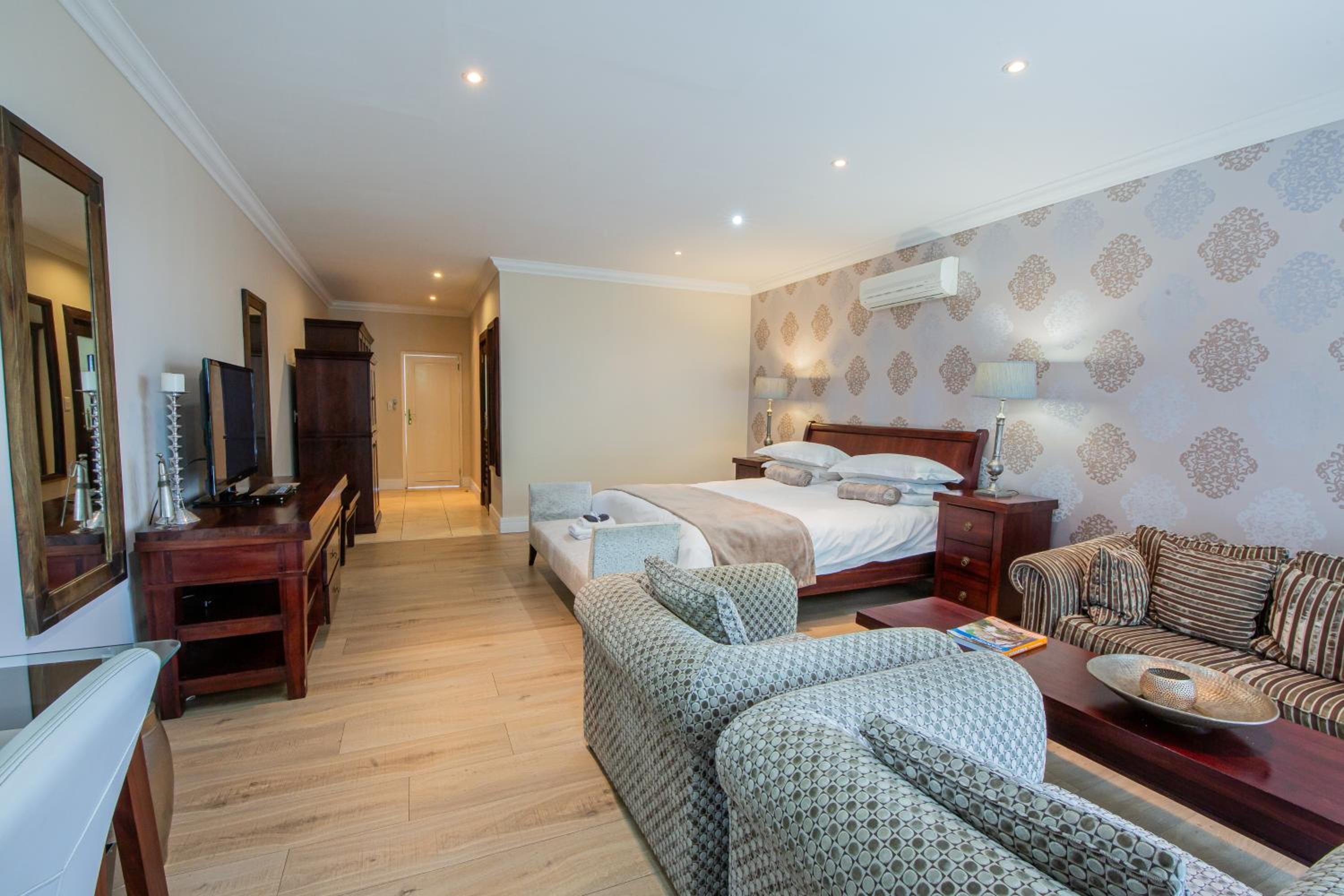 Penthouse Apartment photo 2