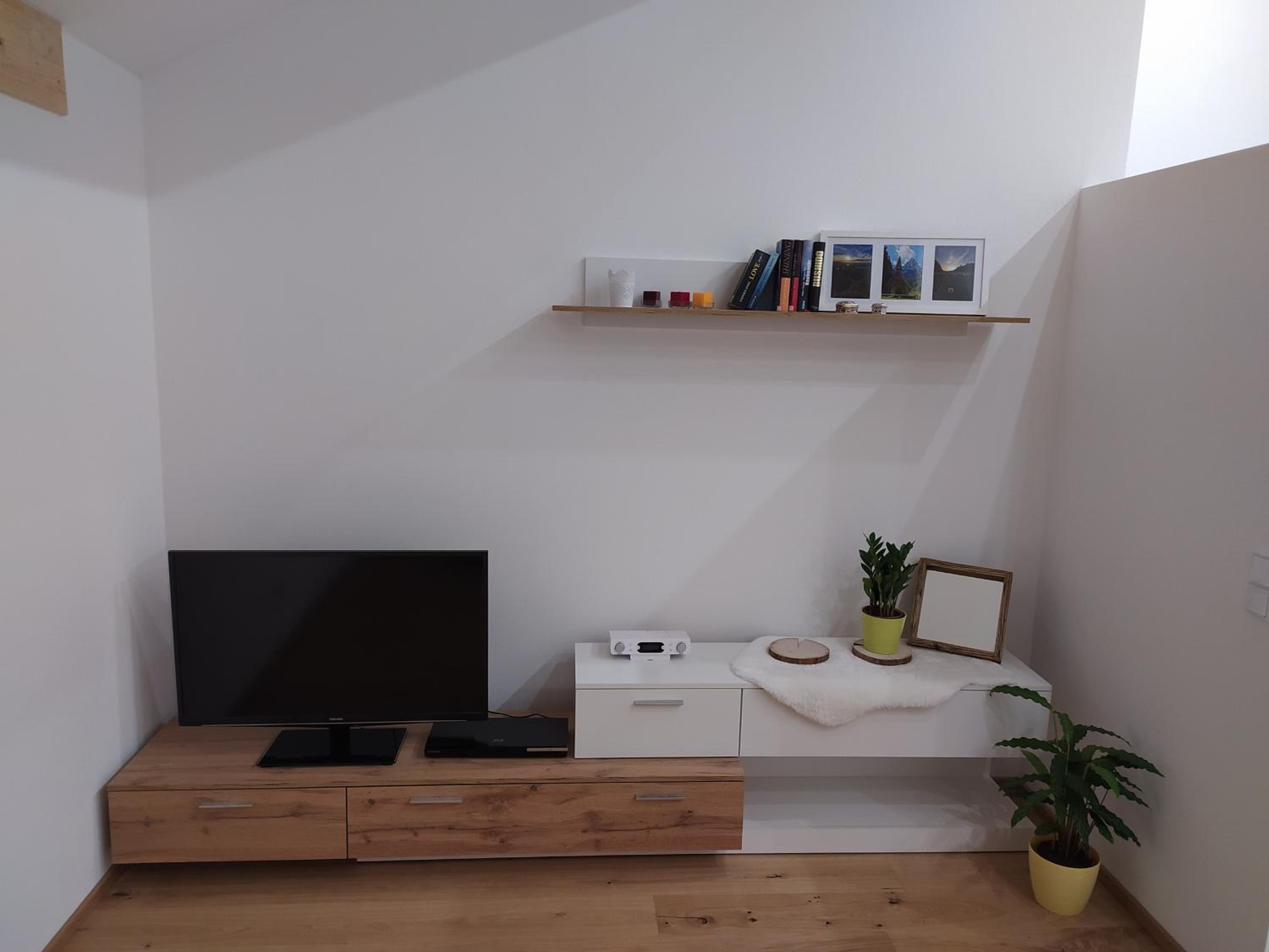 One-Bedroom Apartment photo 1