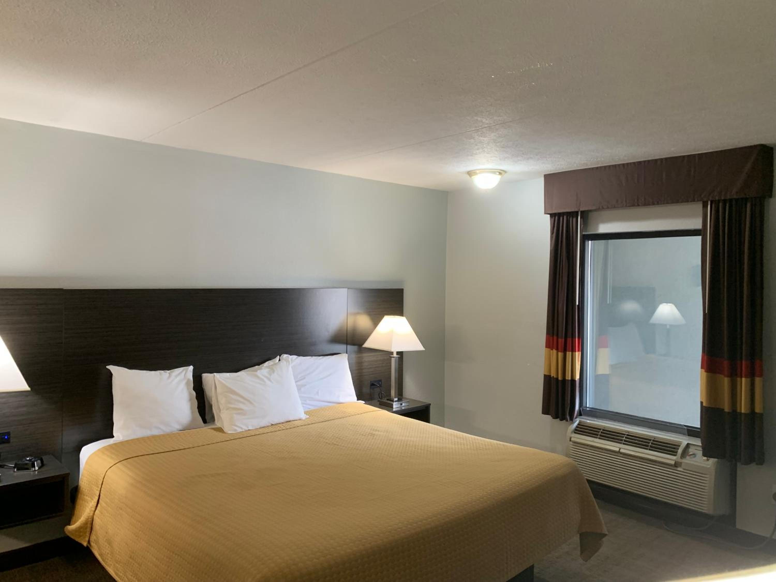 King Room - Mobility Access/Non-Smoking photo 2