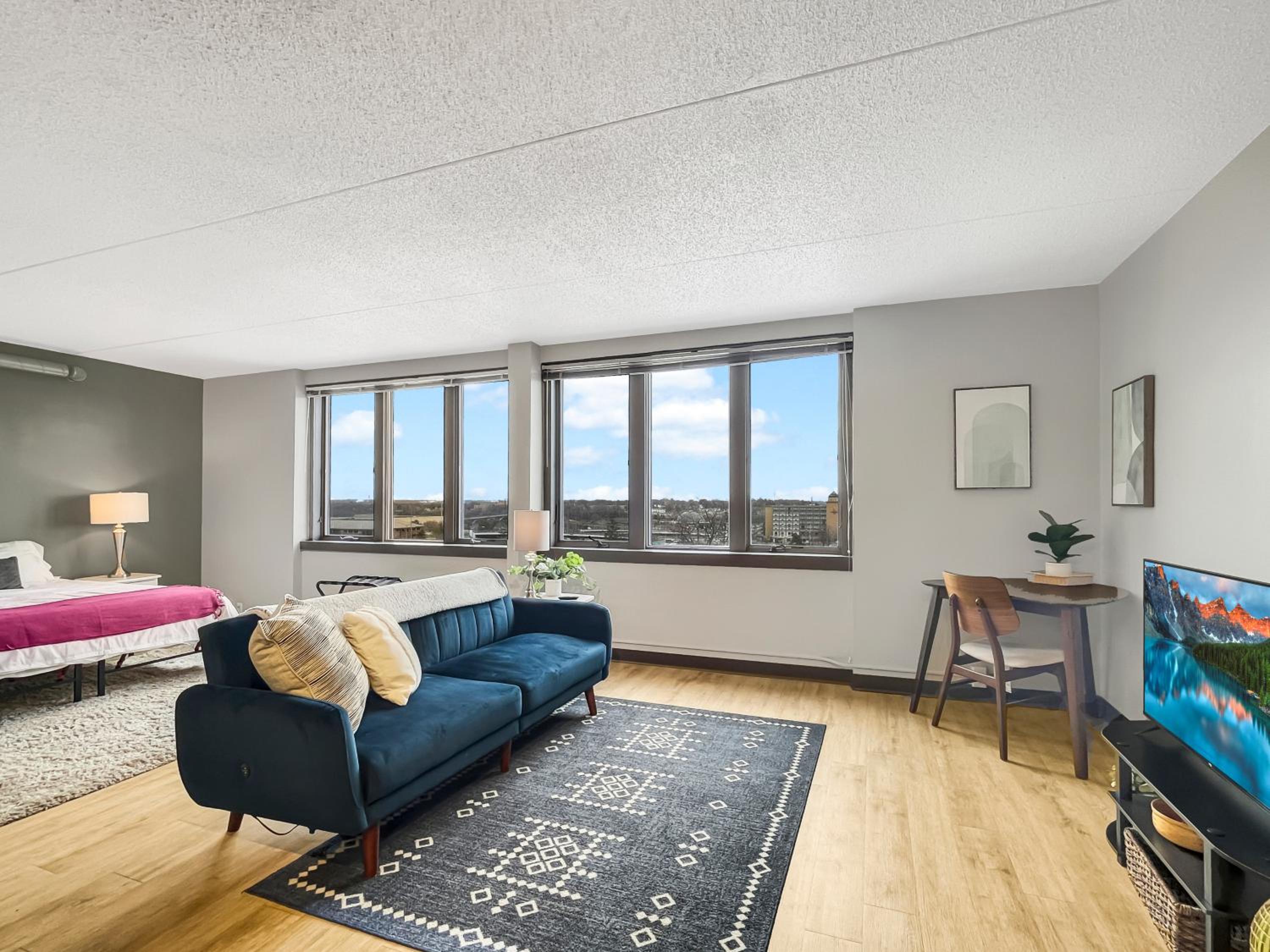 Apartment photo 2