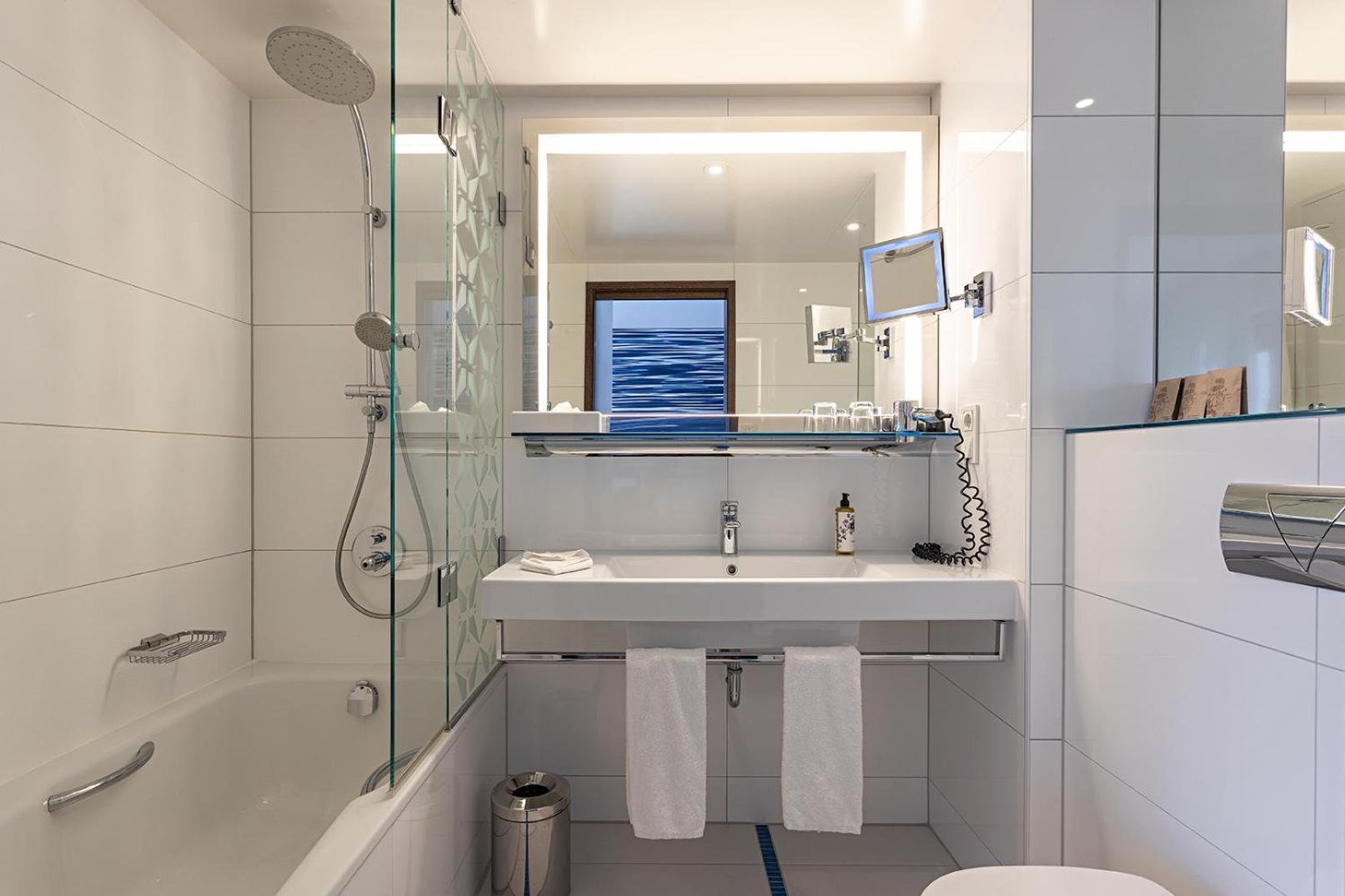 Premium Double Room with Balcony photo 2