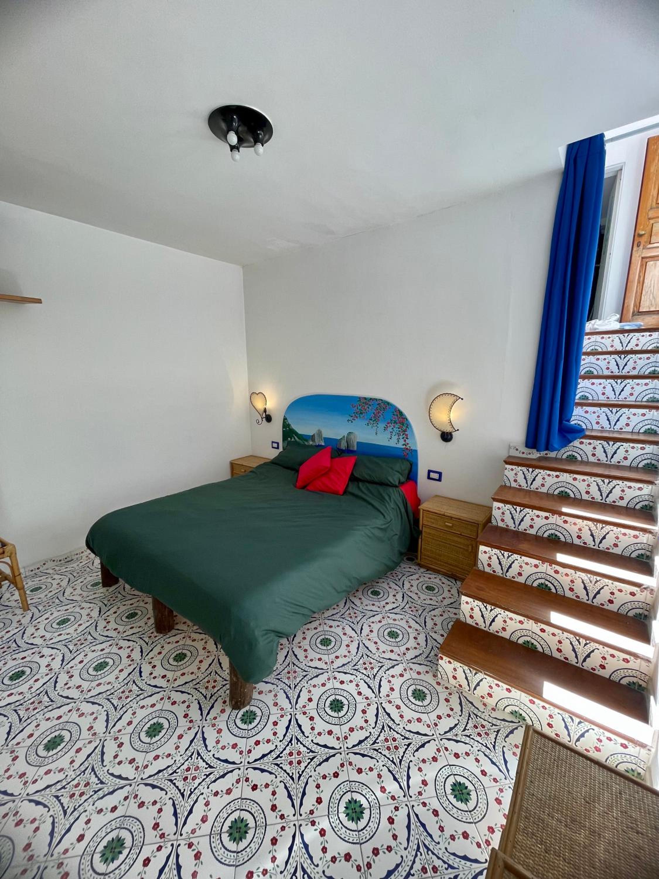 Two-Bedroom Apartment with Terrace and Sea View - Photo 25