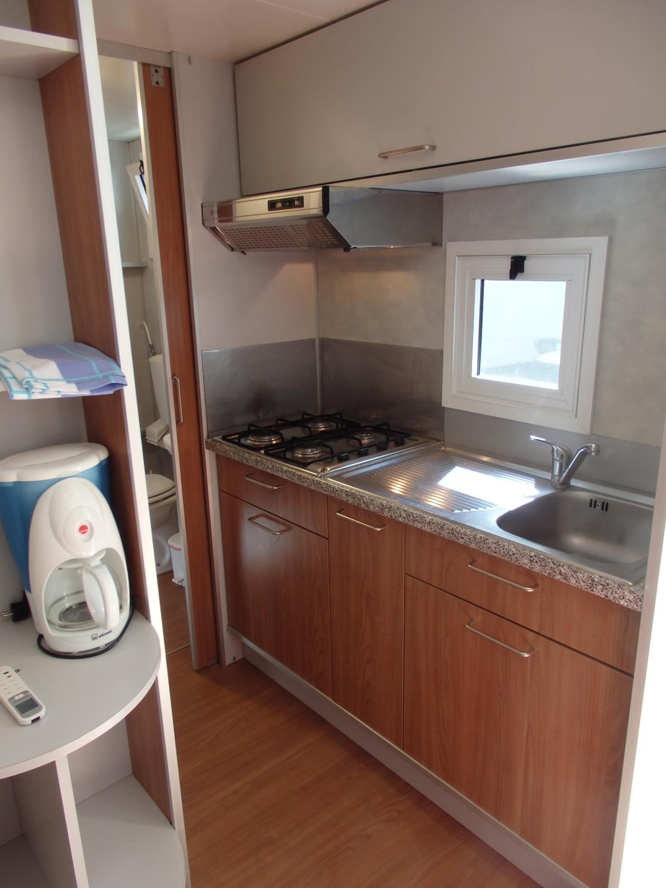 Mobile Home - Photo 10