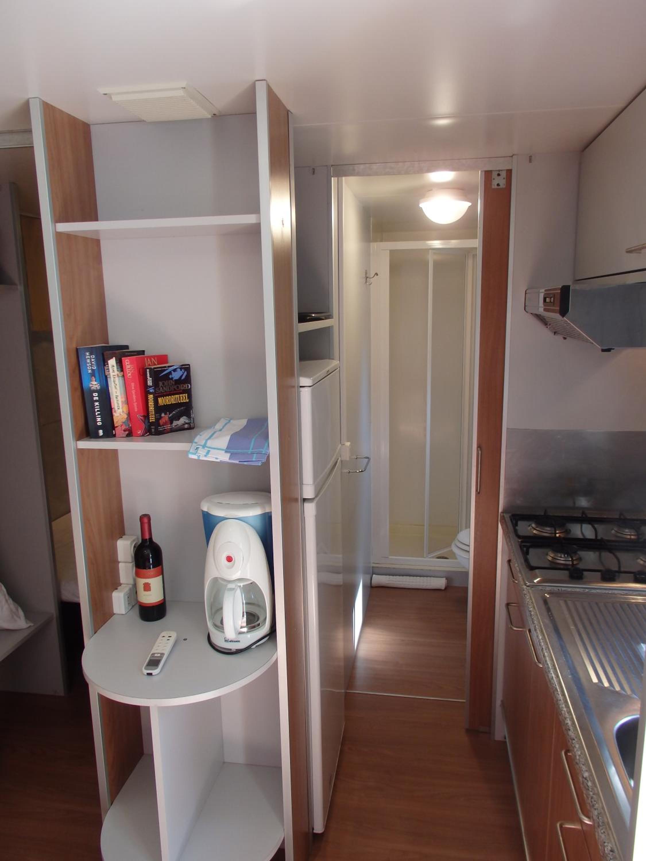 Mobile Home - Photo 2