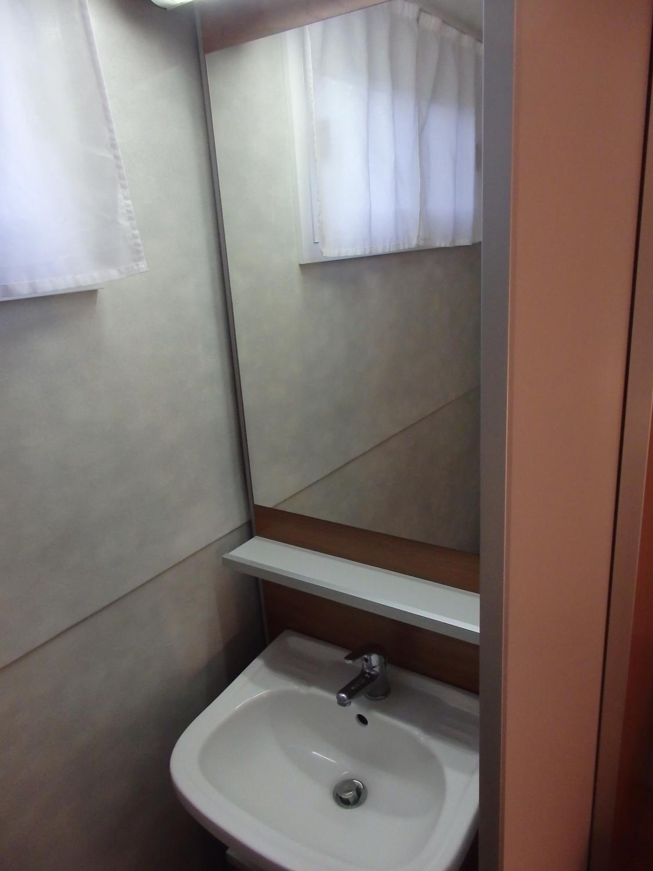 Mobile Home - Photo 8