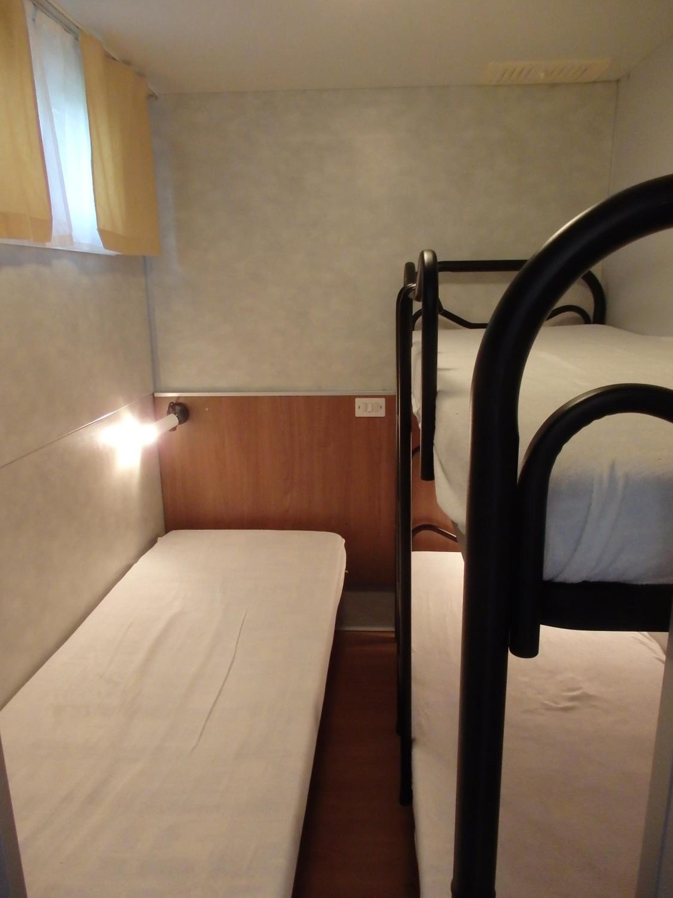 Mobile Home - Photo 7