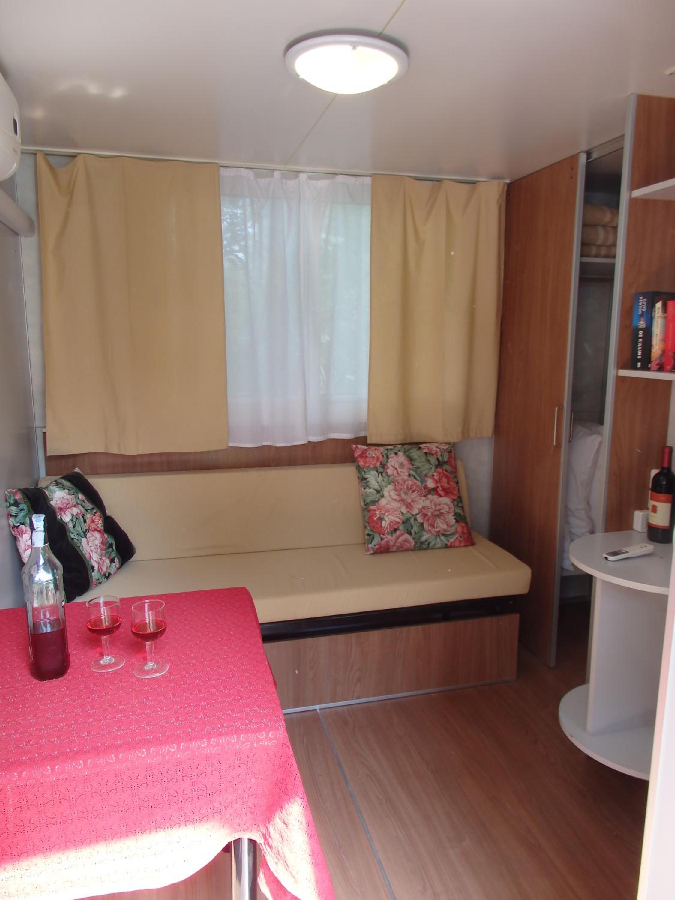 Mobile Home - Photo 6