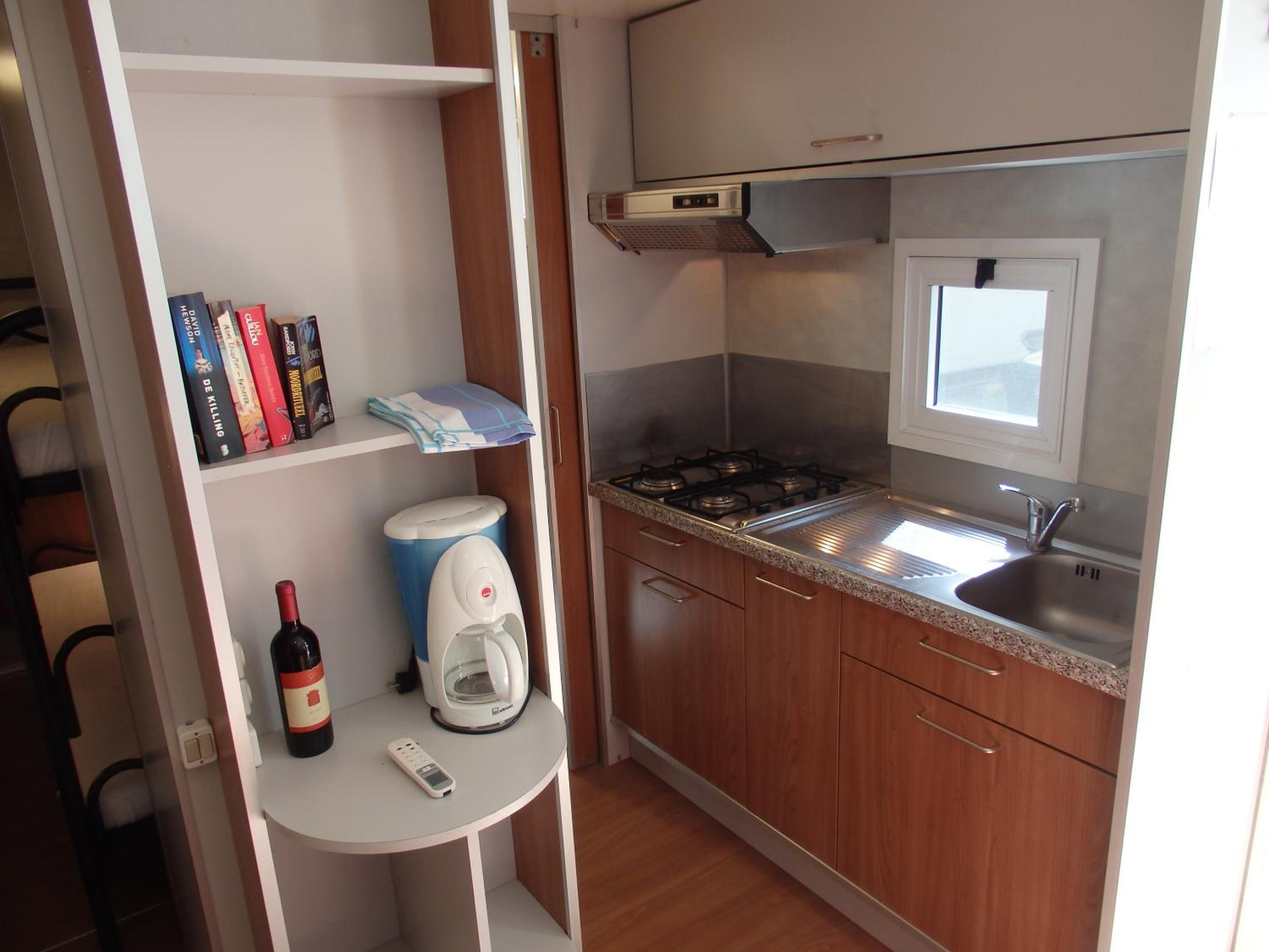 Mobile Home - Photo 4