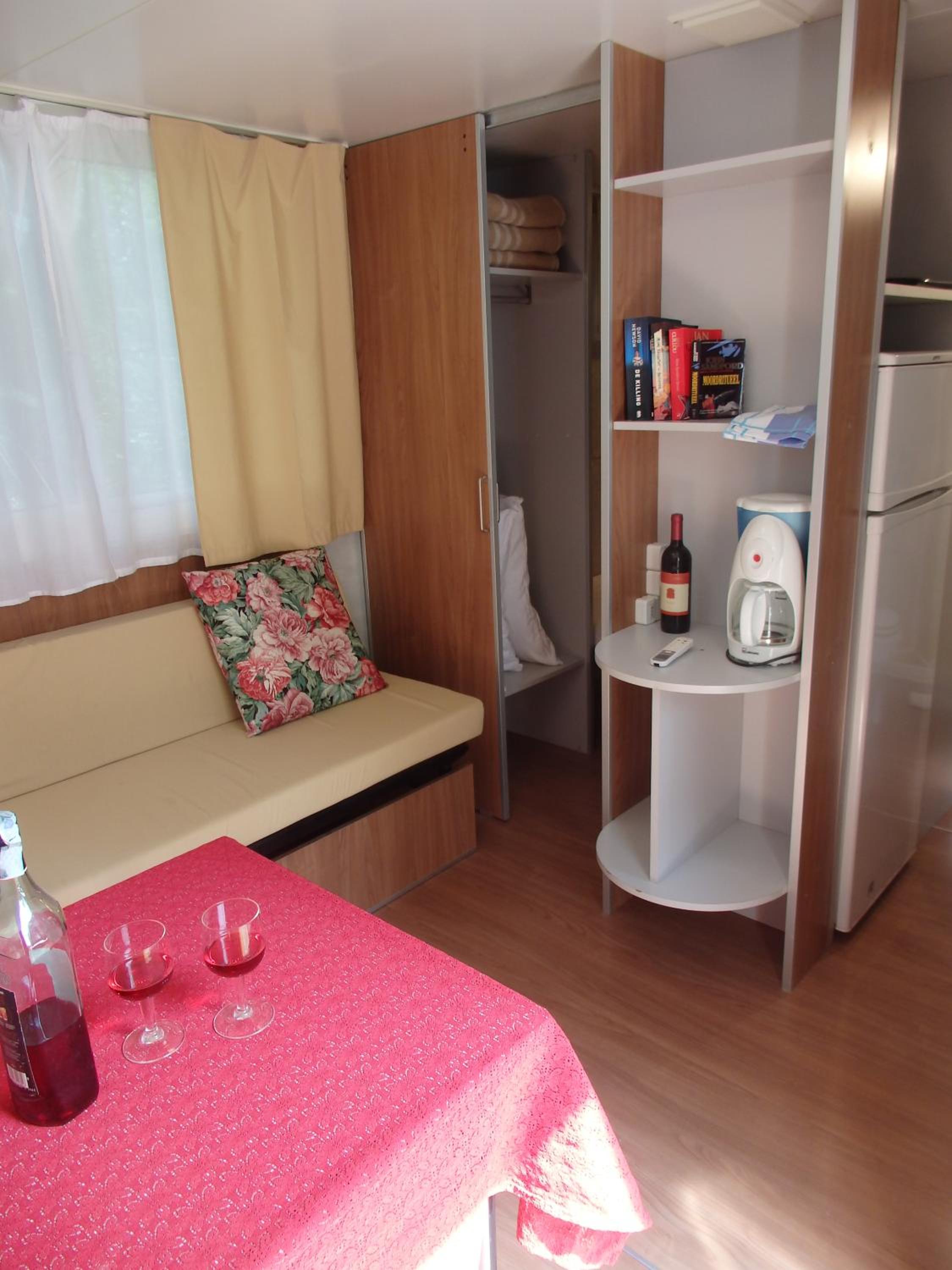 Mobile Home - Photo 9