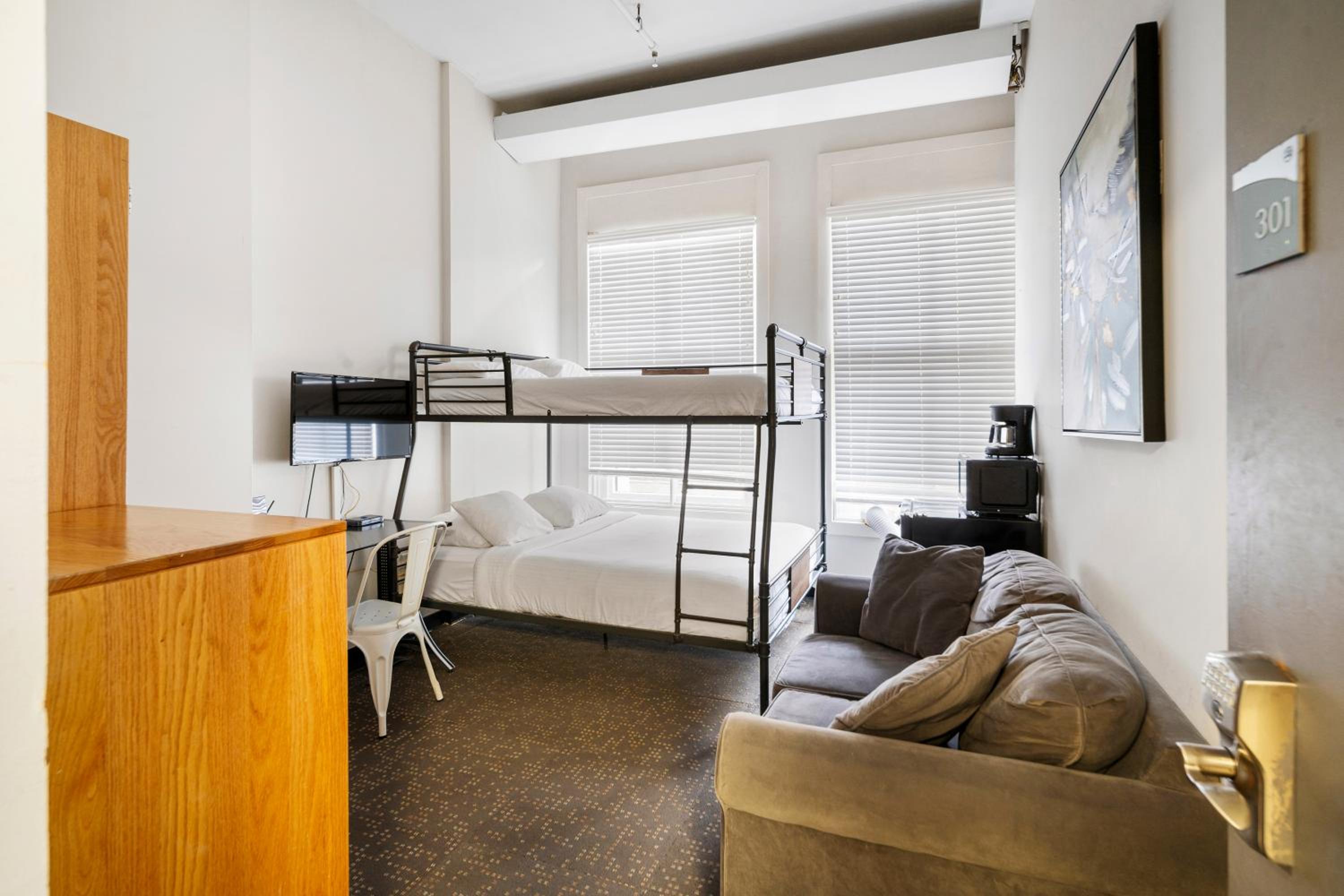 Standard Double Room with Shared Bathroom photo 1