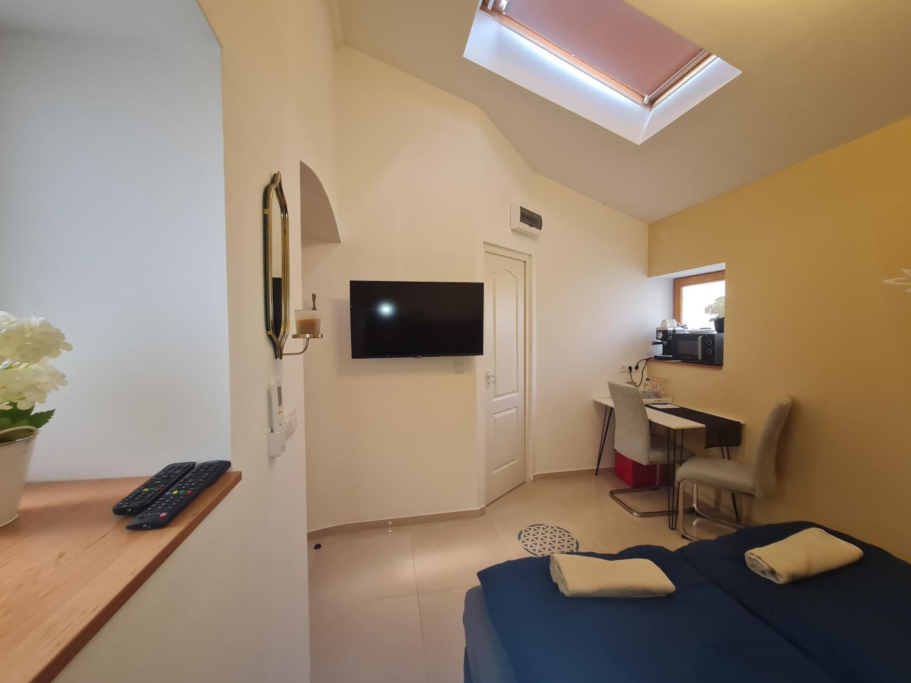 Studio Apartment with One Double Bed photo 3