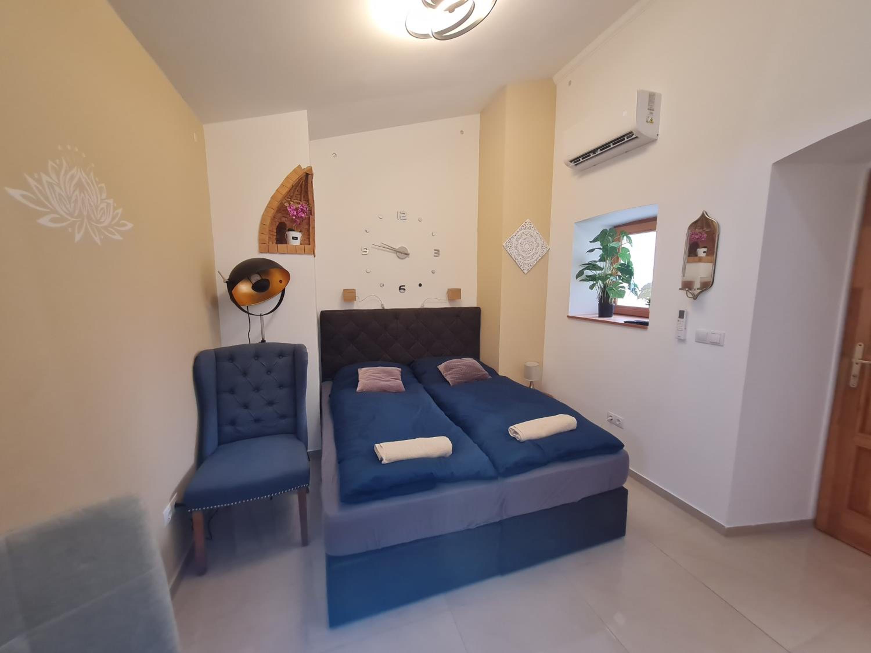 Studio Apartment with One Double Bed photo 2