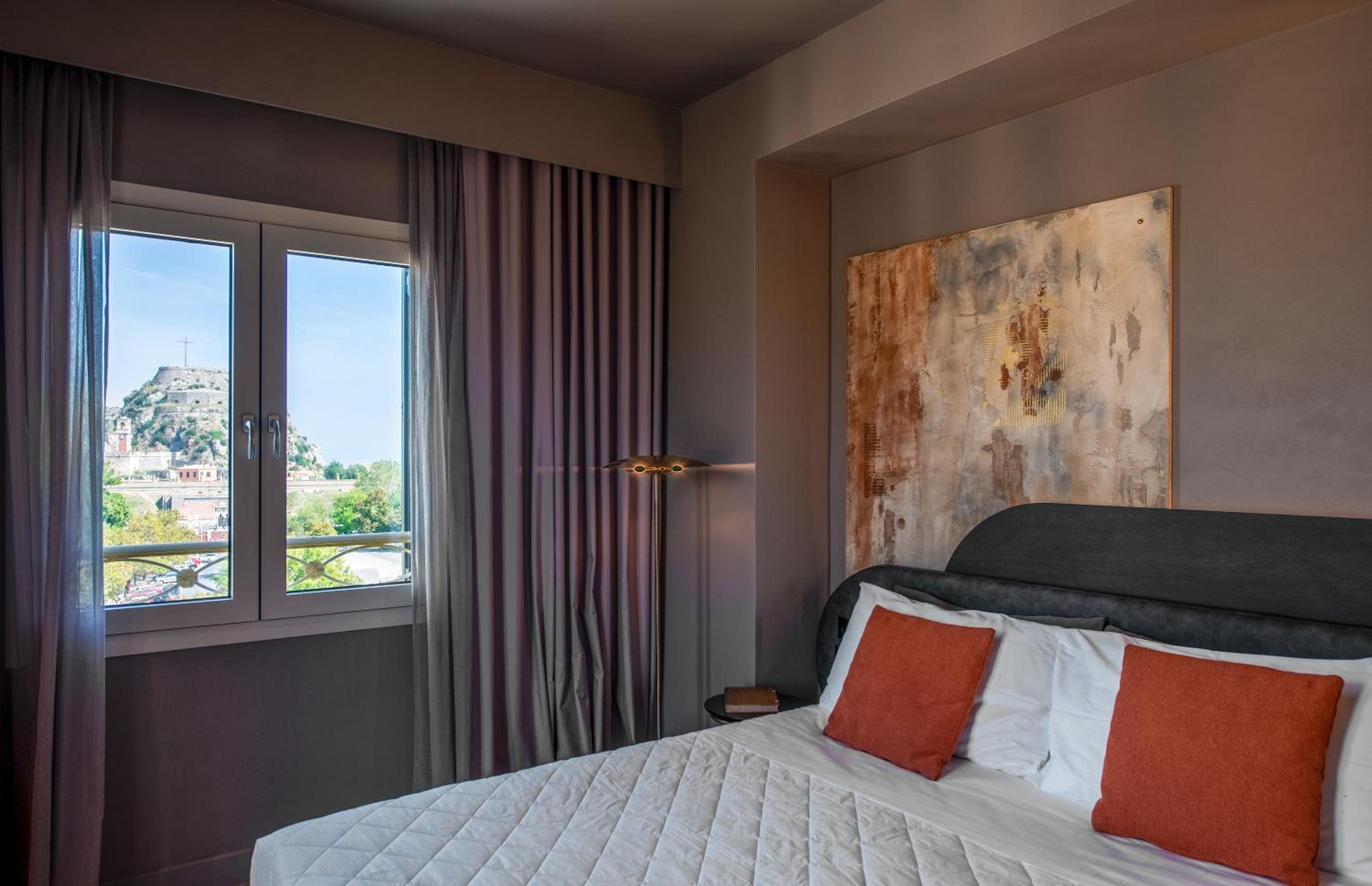 Double Room with Window and Square-Liston View