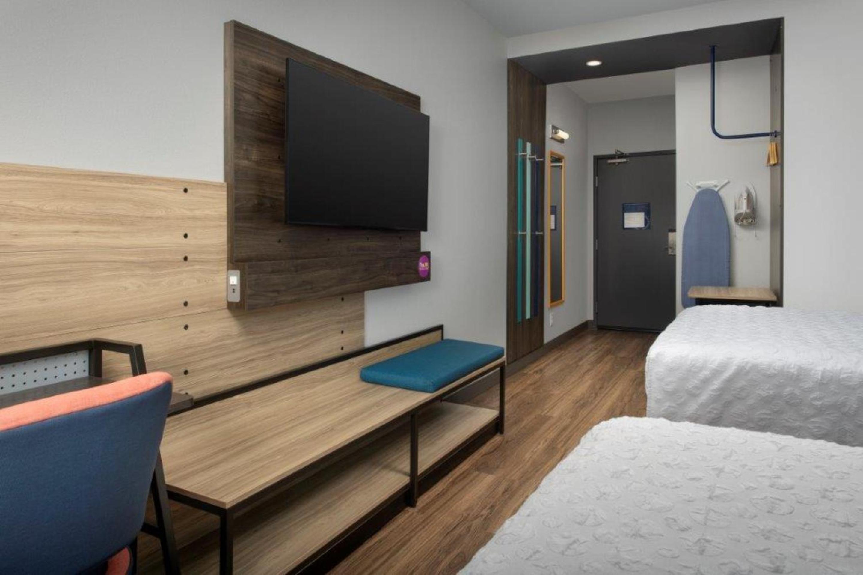 Queen Room with Two Queen Beds - Photo 1