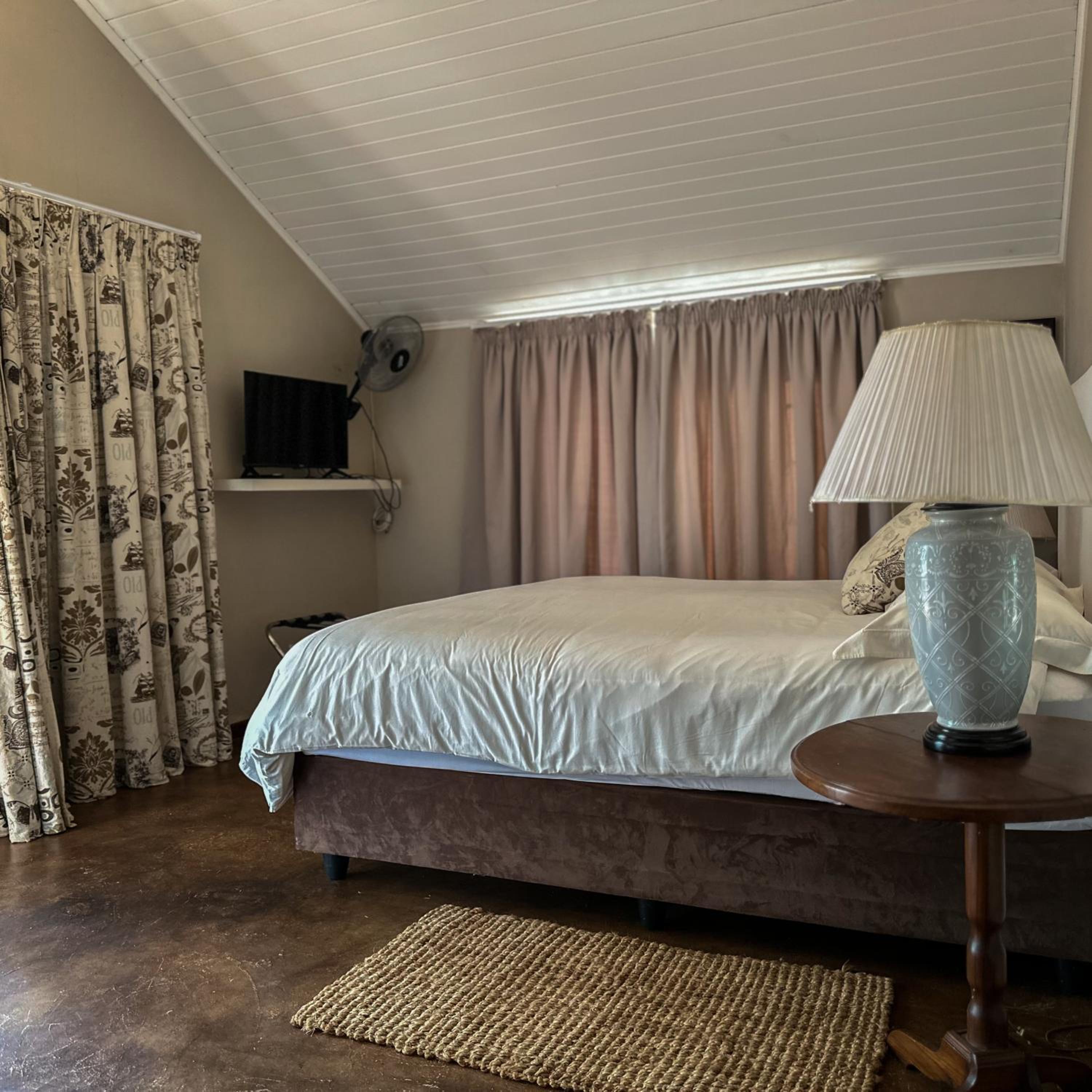 Double or Twin Room - Photo 4