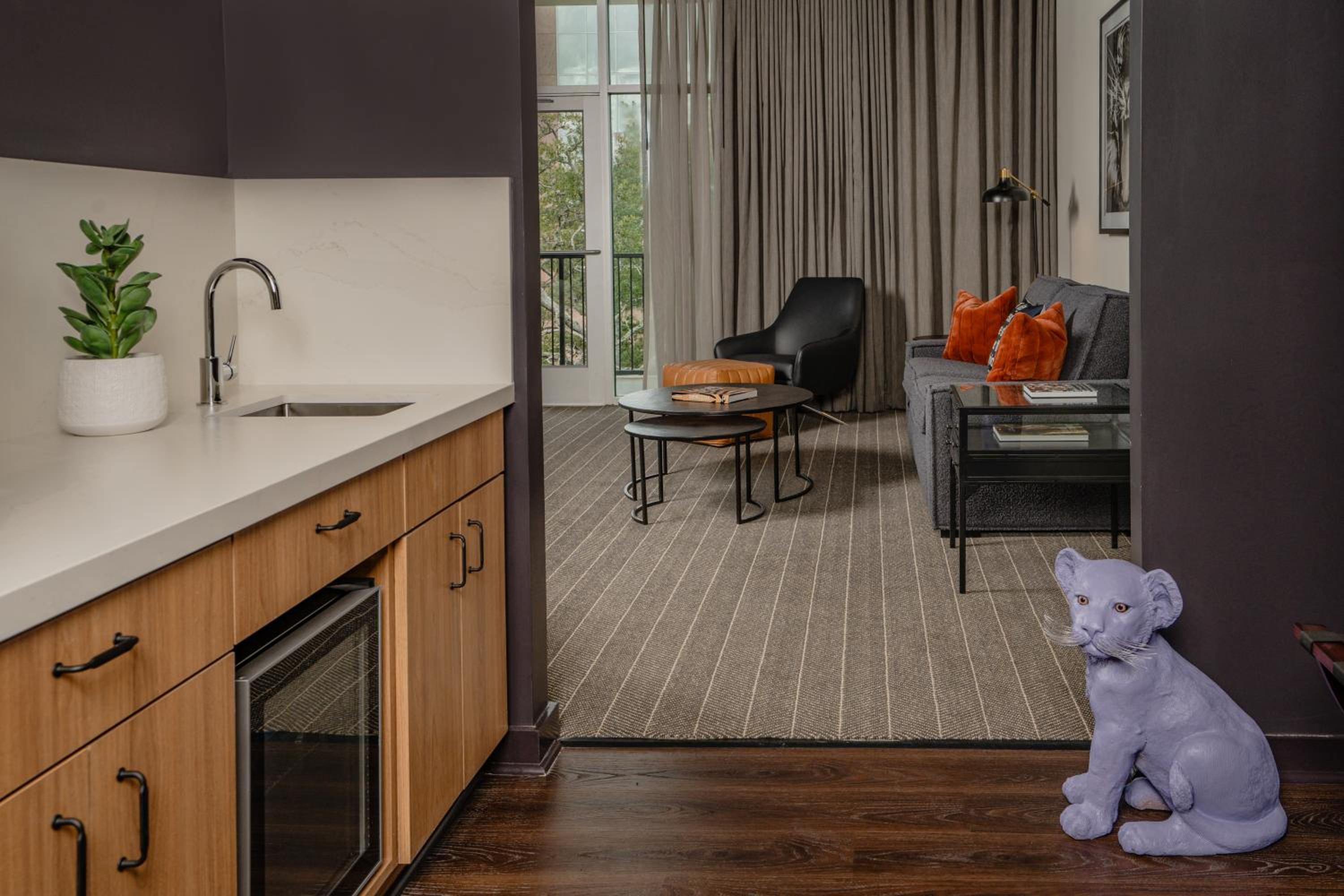 King Suite with Balcony - Photo 3