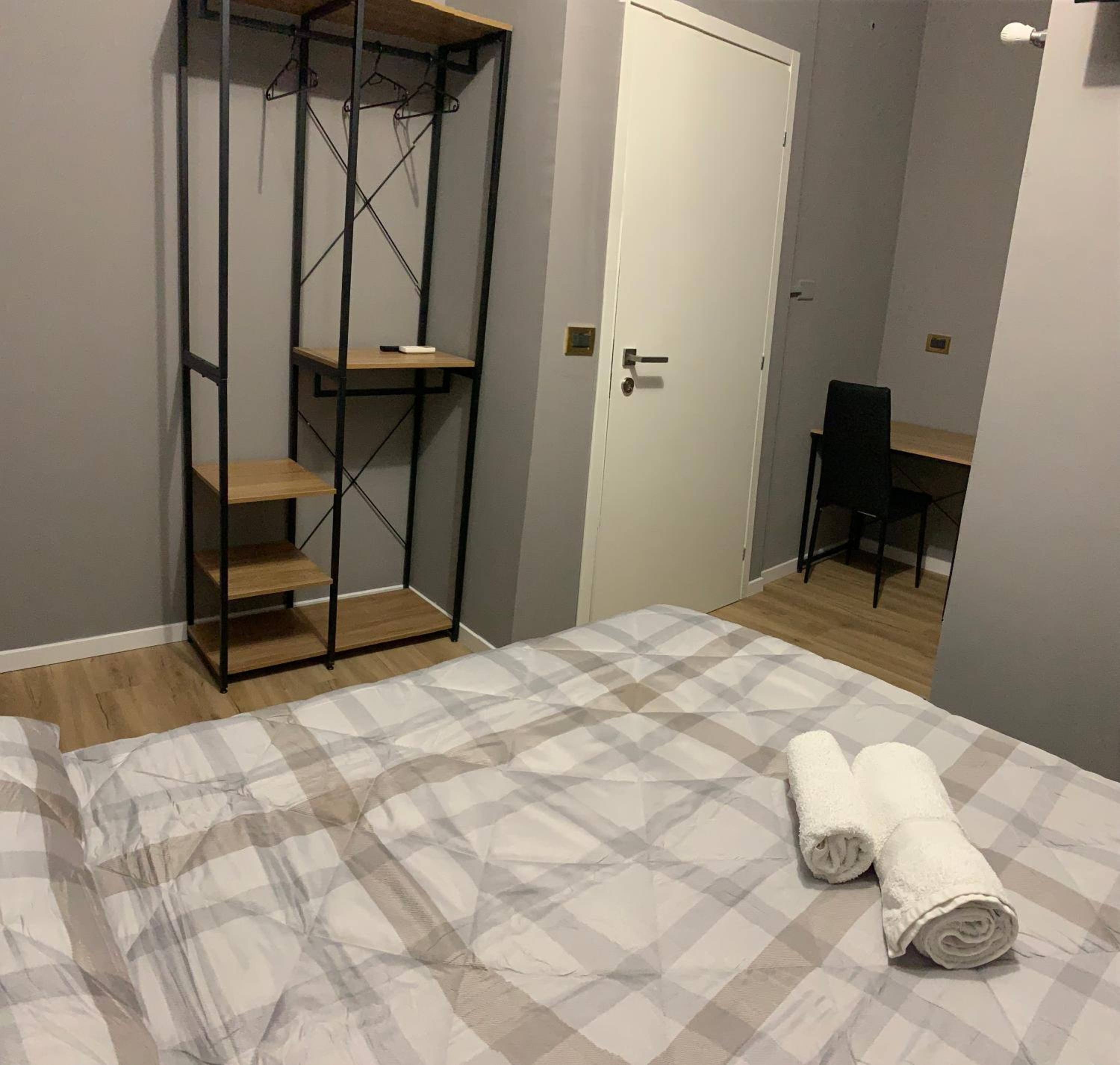 Double Room with Balcony and Private External Bathroom - Photo 4