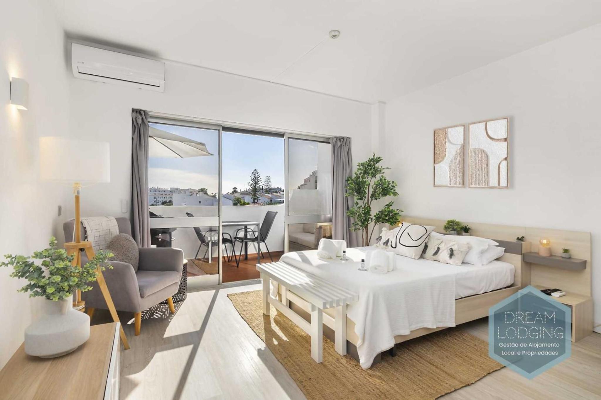 Studio Apartment with Sea View