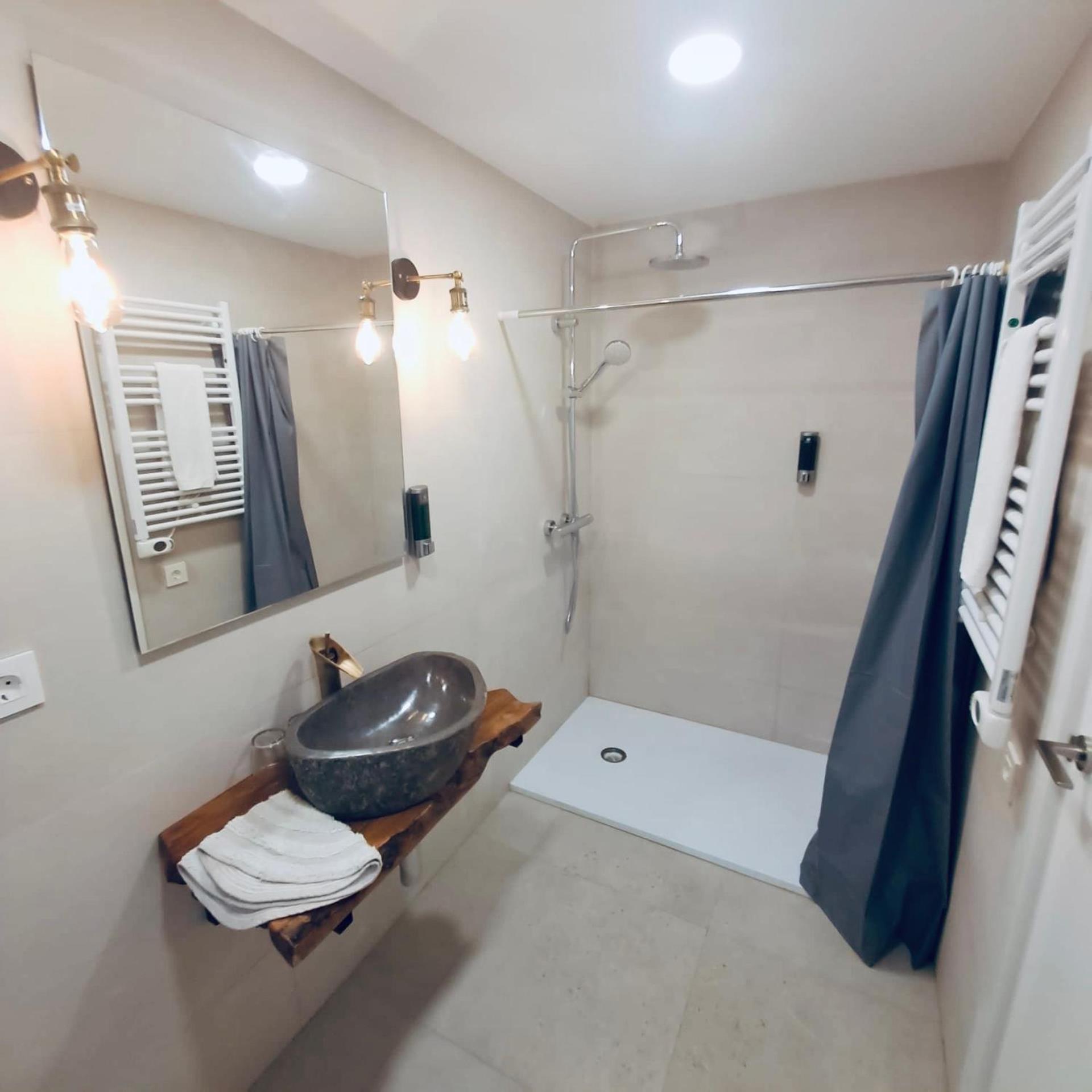 Double Room with Garden View - Photo 9