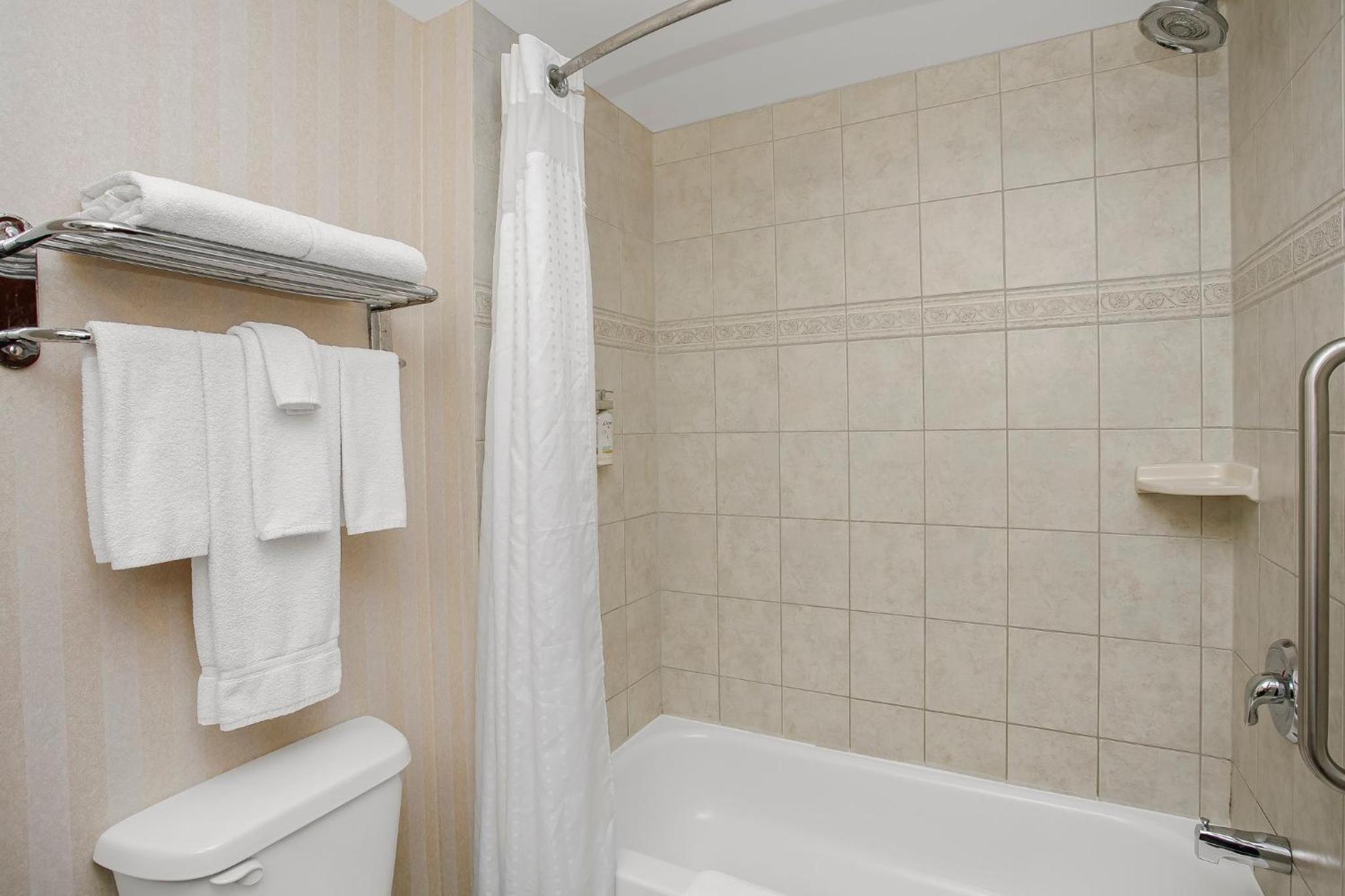Standard King Room - Photo 6