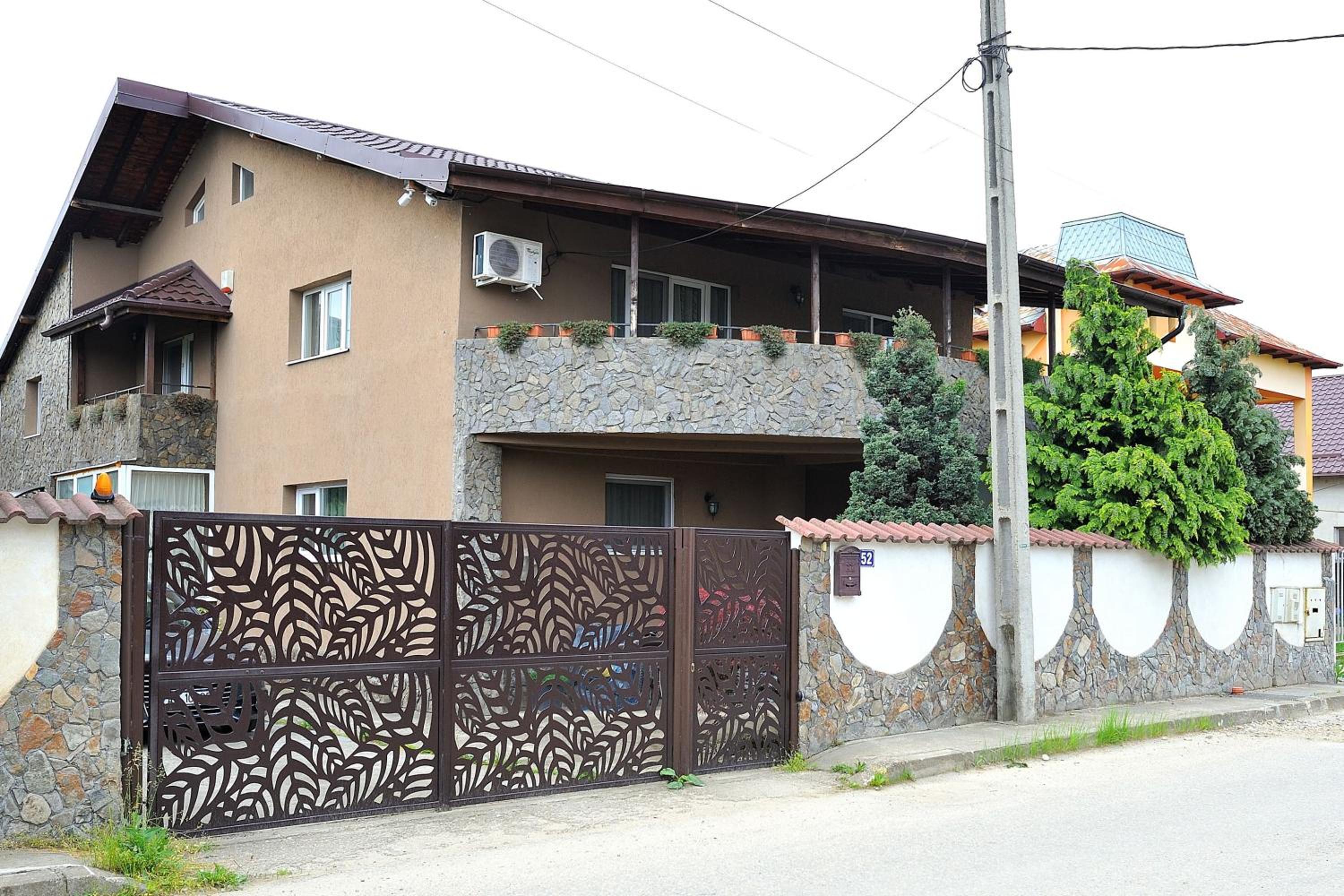 Apartment with Balcony photo 2