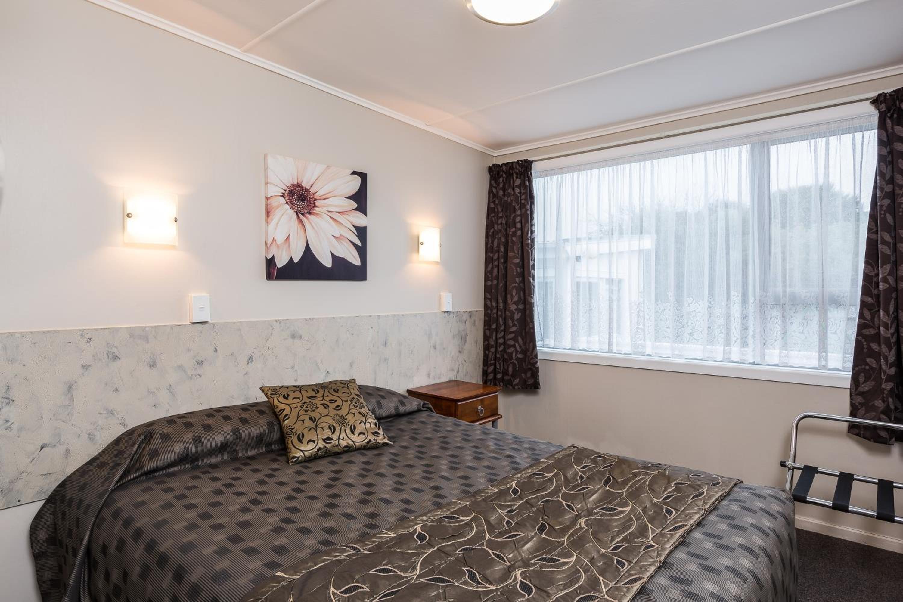Standard Queen Suite - Photo 16