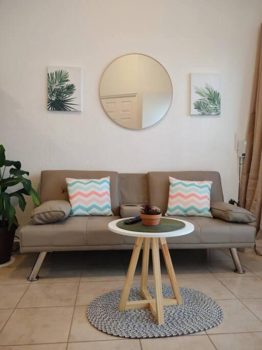 One-Bedroom House photo 1
