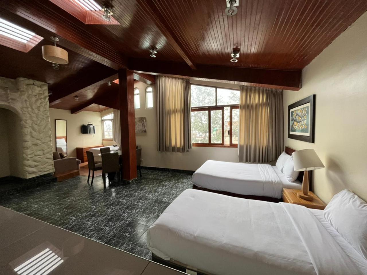 Family Room with Private Bathroom photo 3